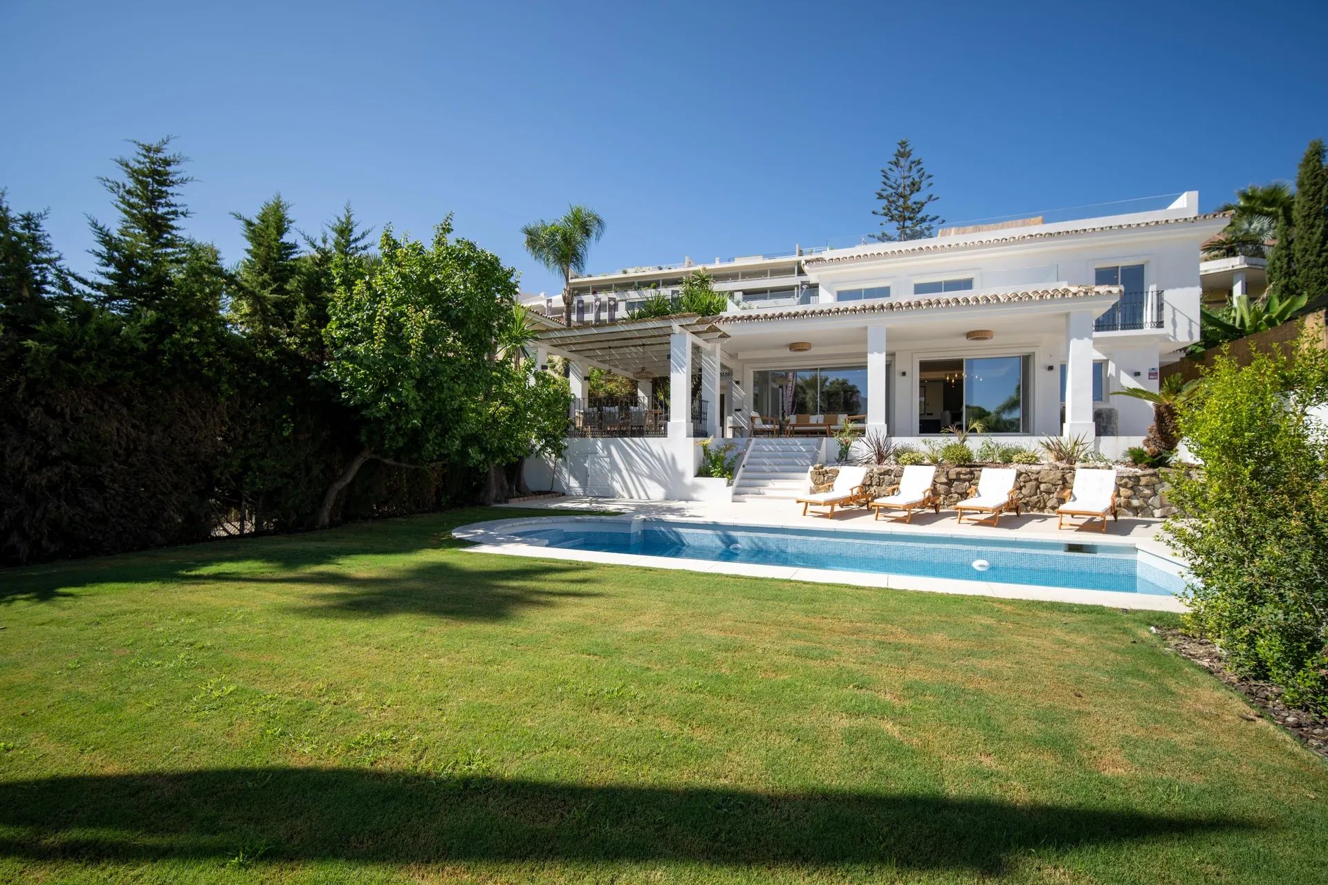 Exclusieve moderne villa met privacy, luxe en panoramisch uitzicht – de perfecte oase aan de Costa del Sol foto 31