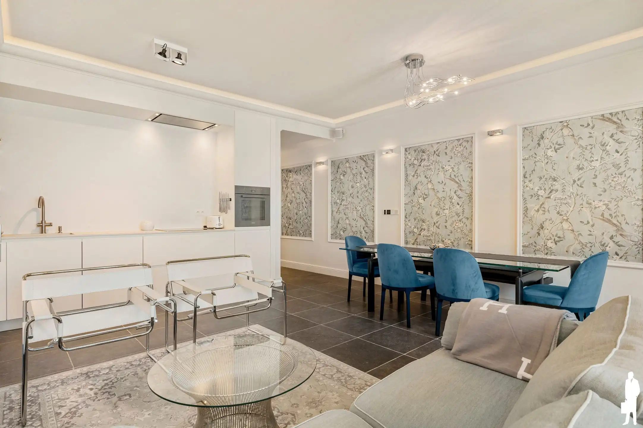 Lichtrijk BEN-appartement met open waterzicht in London Residence foto 5
