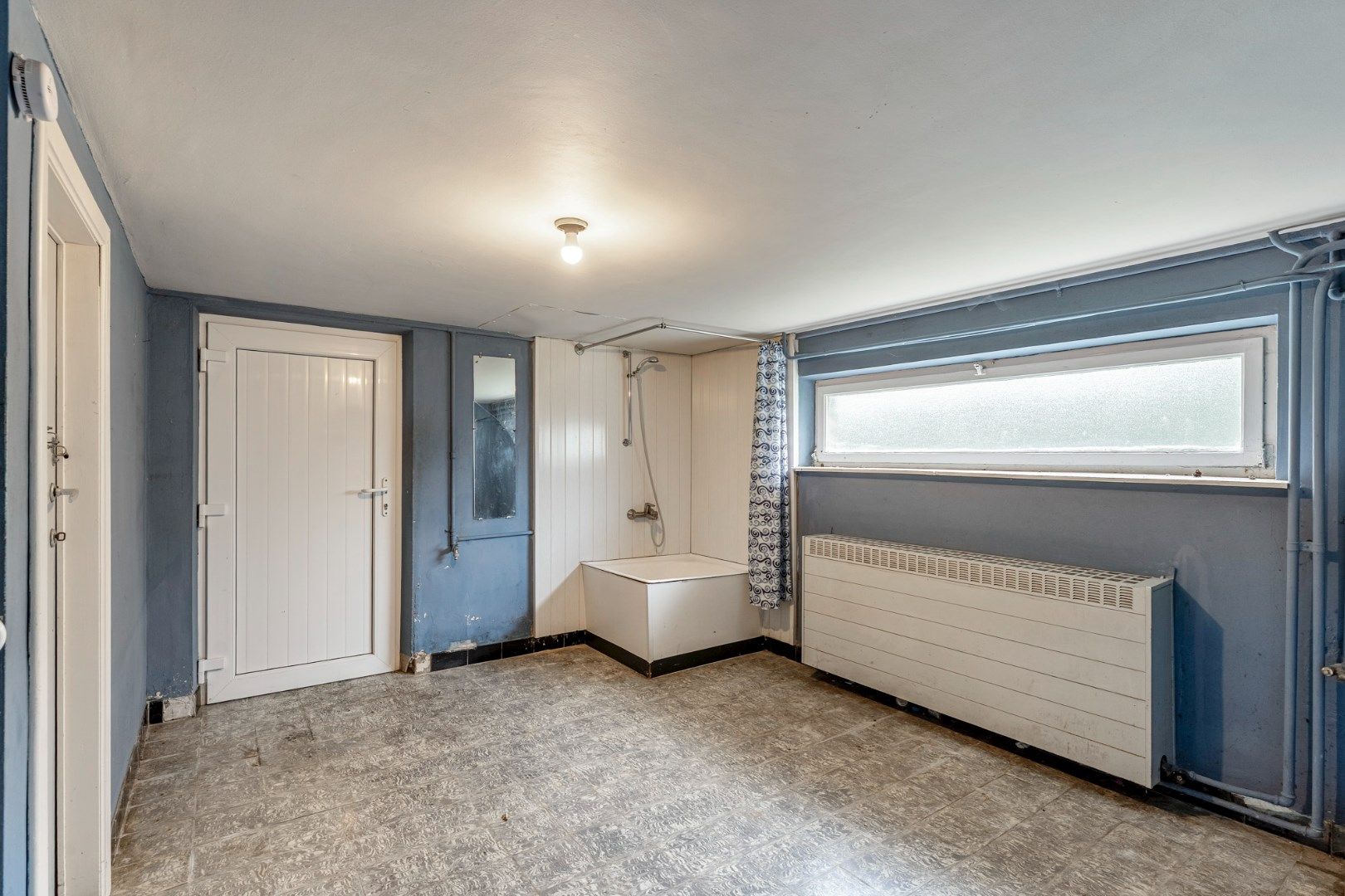 Te renoveren vrijstaande woning op een gunstig gelegen perceel van 12a 07ca vlakbij het centrum foto 14