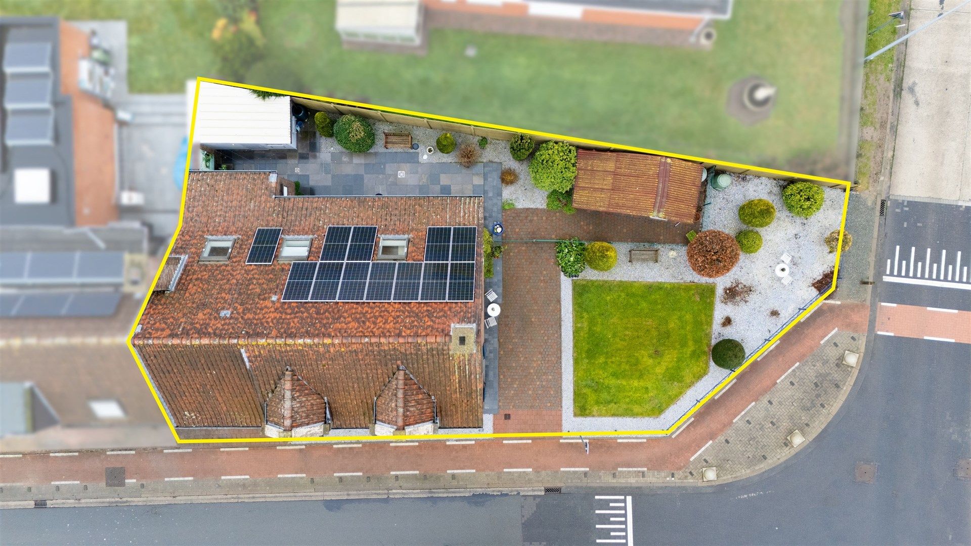 Charmante gezinswoning met 3 slaapkamers en inpandige garage foto 3