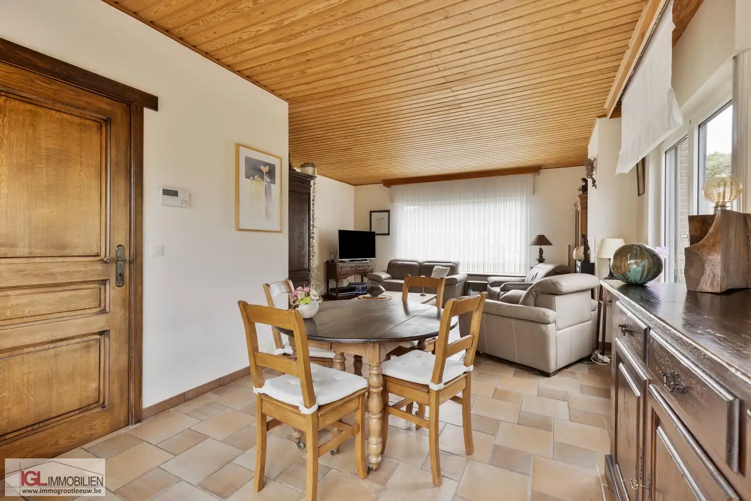 --- VERKOOP OP LIJFRENTE --- Charmante en perfect onderhouden bungalow met prachtige tuin foto 5