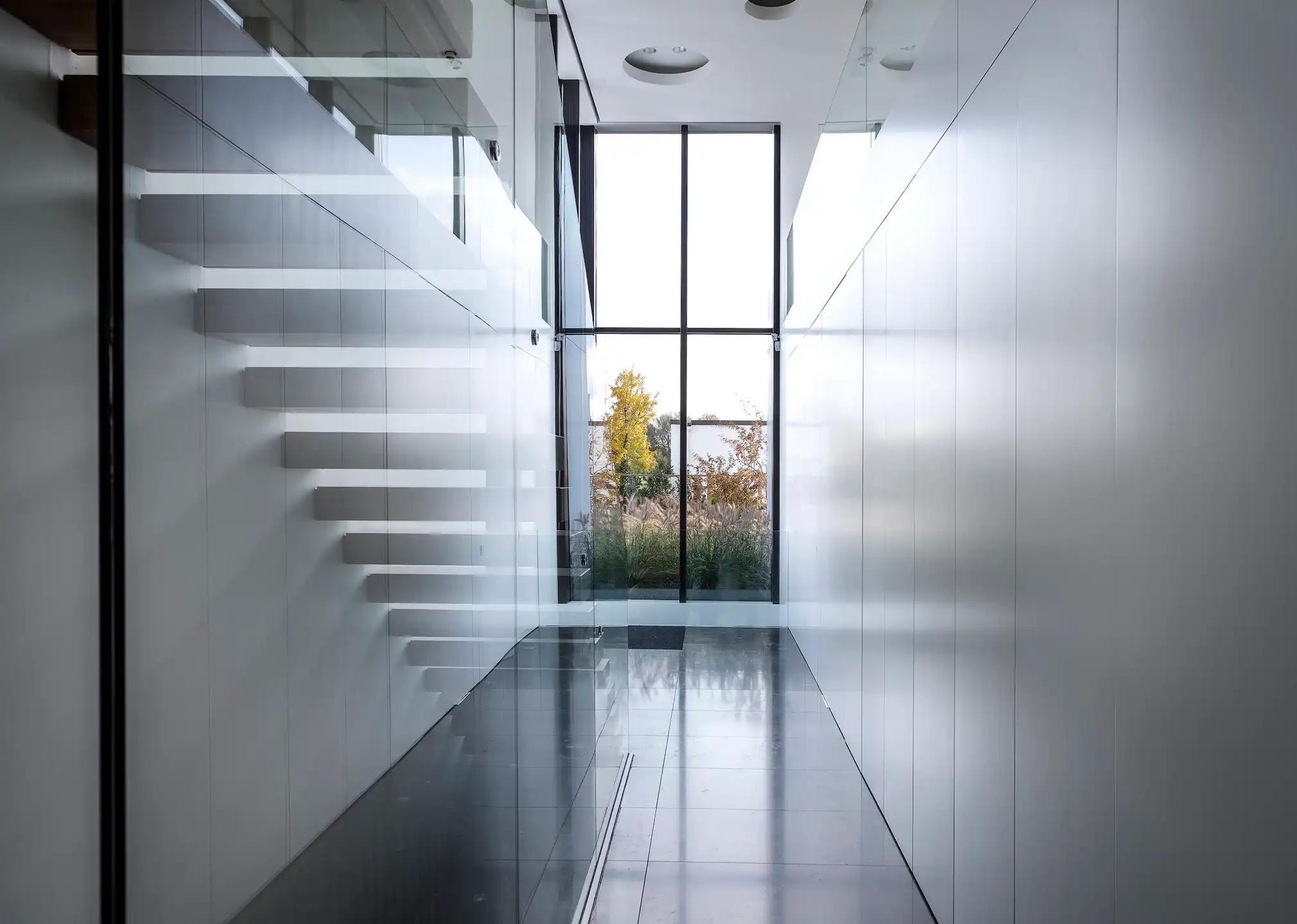 MOL - High-end design villa aan exclusief meer foto 7