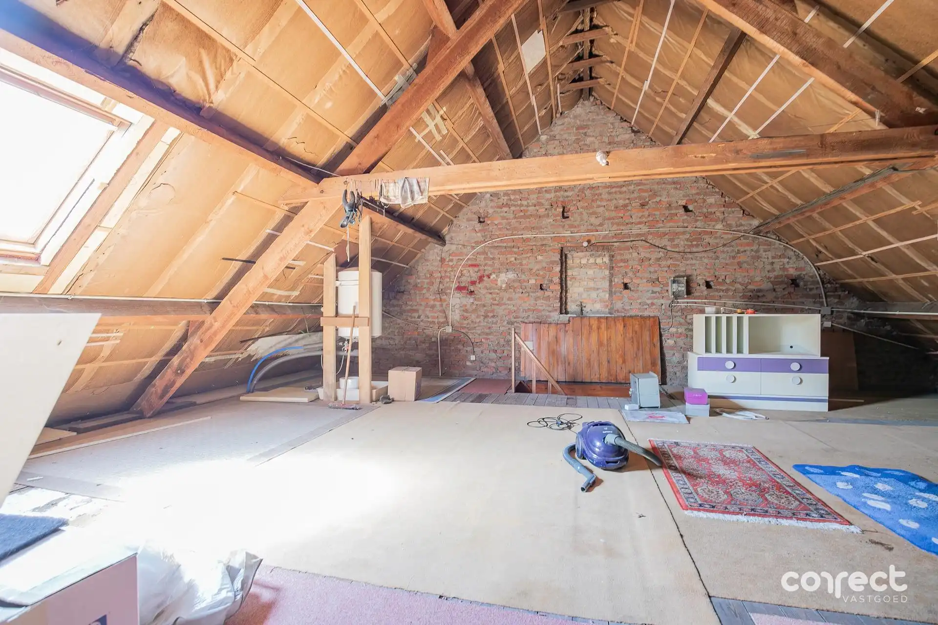 Centraal gelegen, verzorgde solide woning op een groot perceel. foto 15