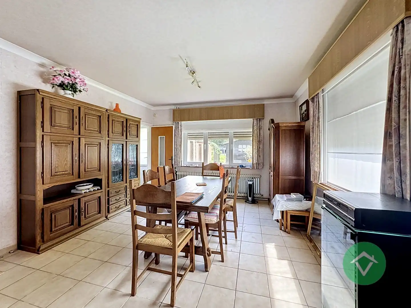 Woning met tal van mogelijkheden op ruim perceel (562m²) te Aartrijke foto 3
