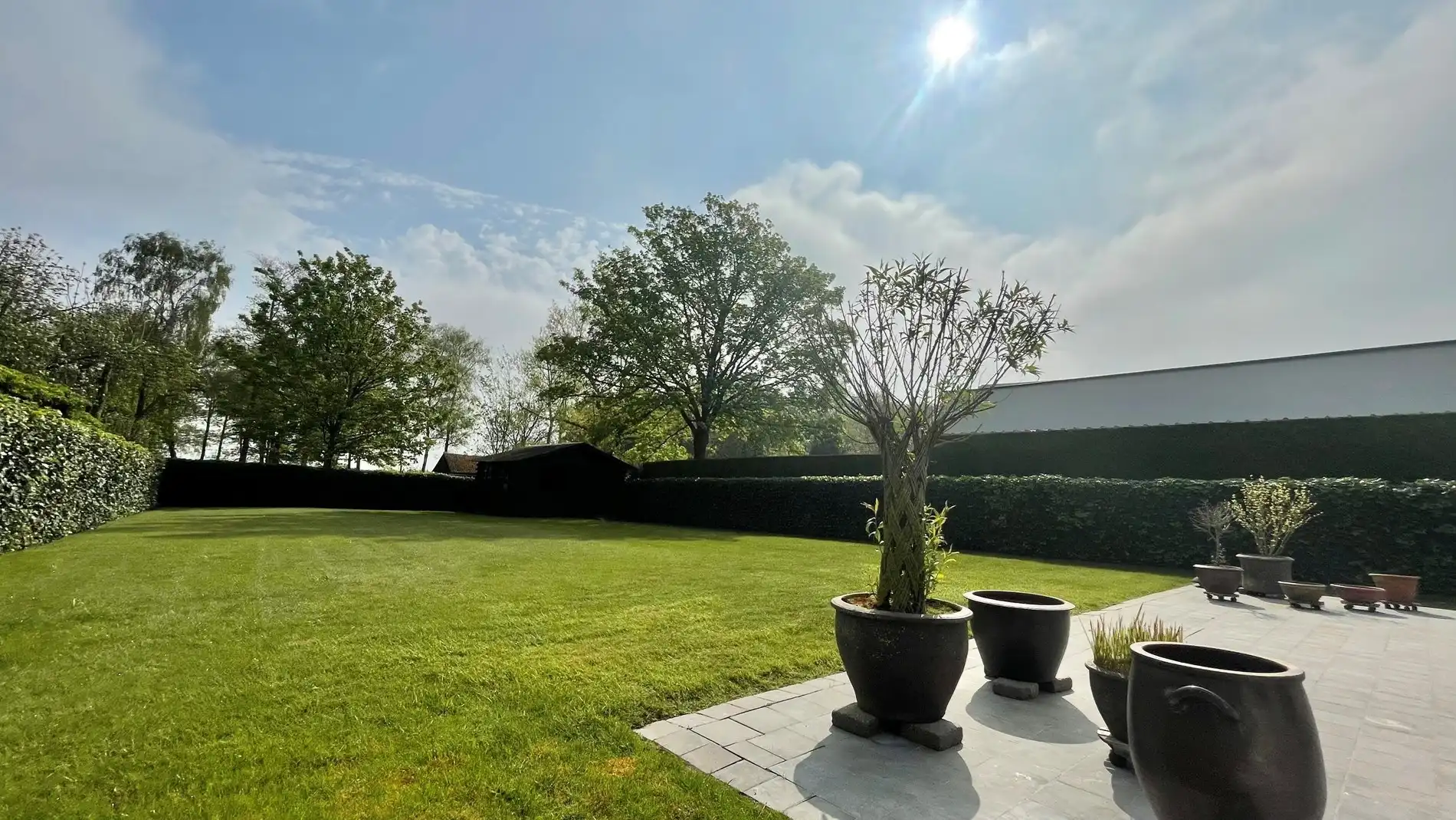 Villa met 3 kamers, 20 zonnepanelen en een dubbele garage op 800 m² foto 8