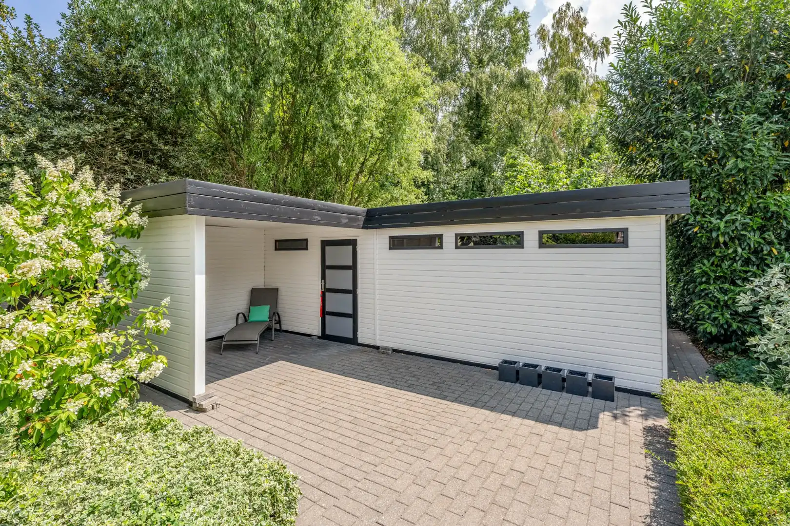 Moderne architectenwoning met mooie tuin en zwembad, 5 slaapkamers in Hasselt, OB op 8a12ca in doodlopende straat foto 8