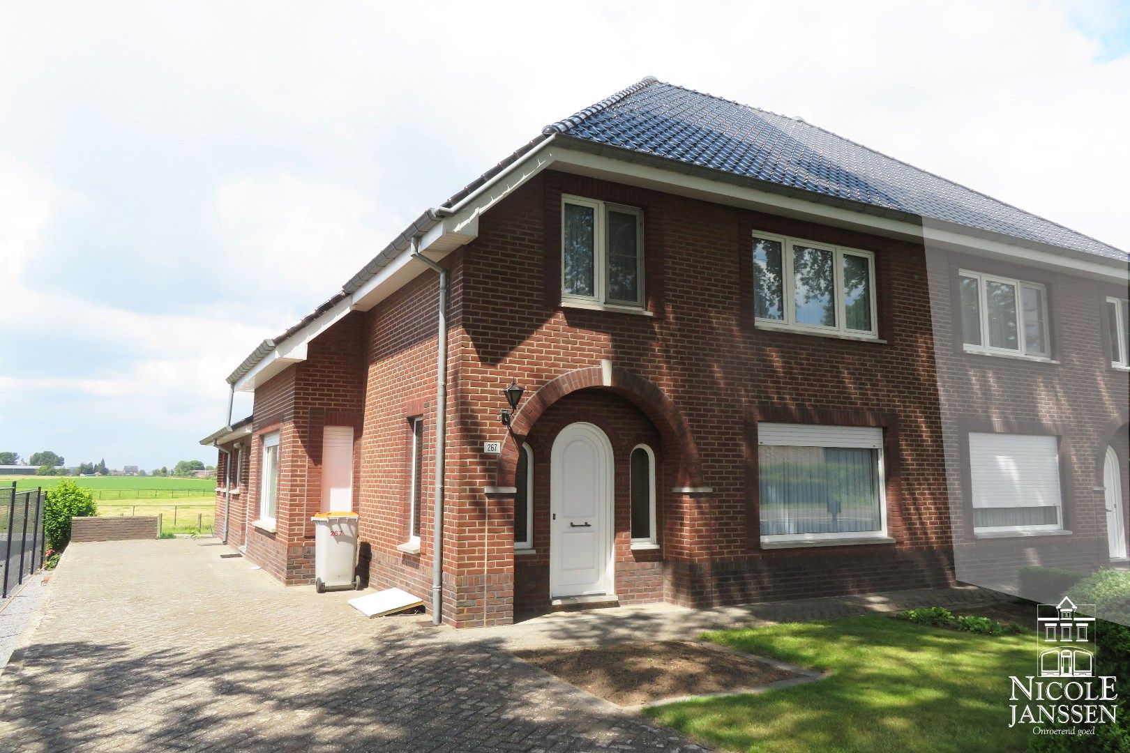 Halfvrijstaande gezinswoning met 3 slaapkamers foto 14