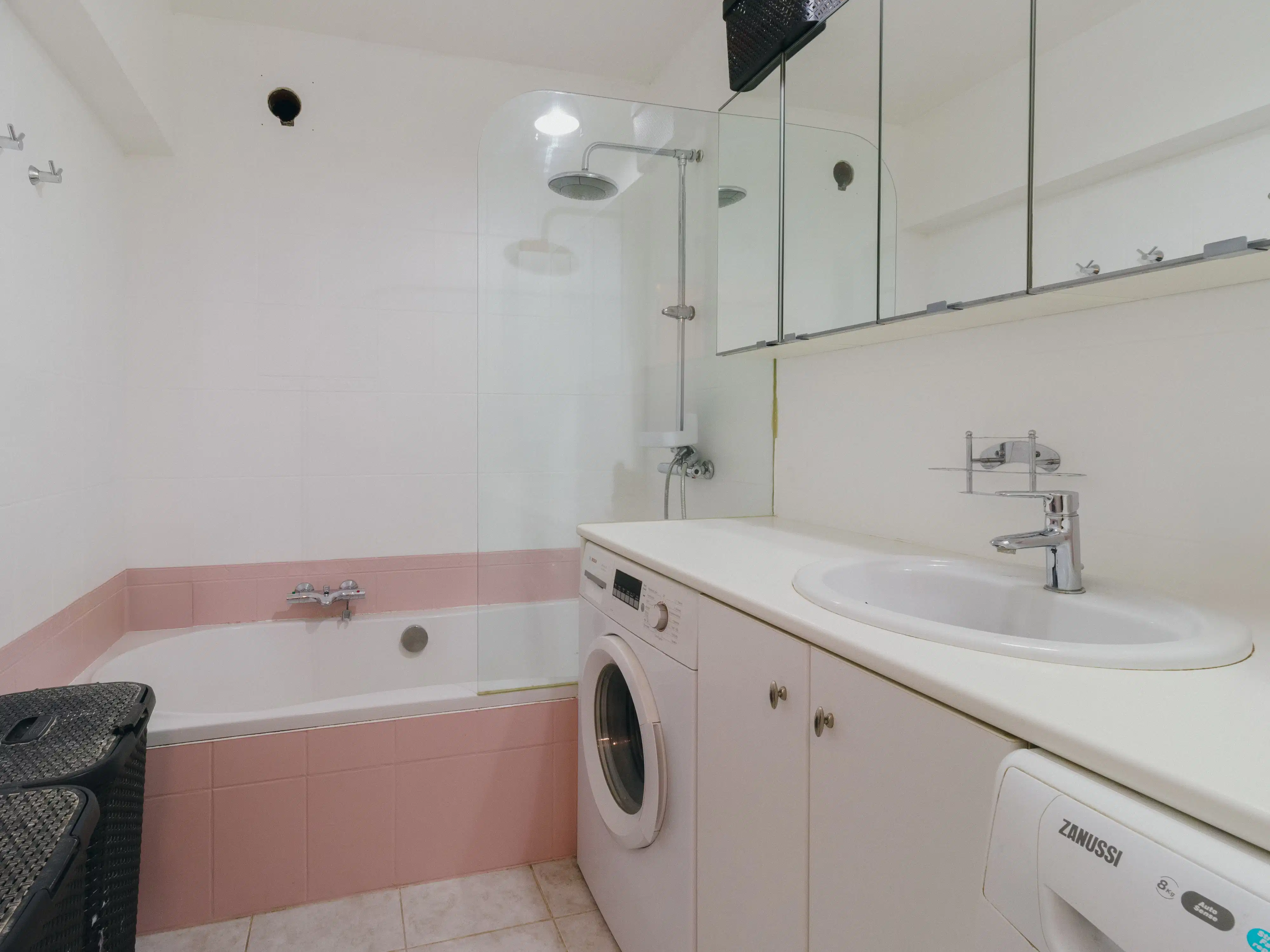 Instapklaar, lichtrijk appartement met terras en staanplaats foto 8