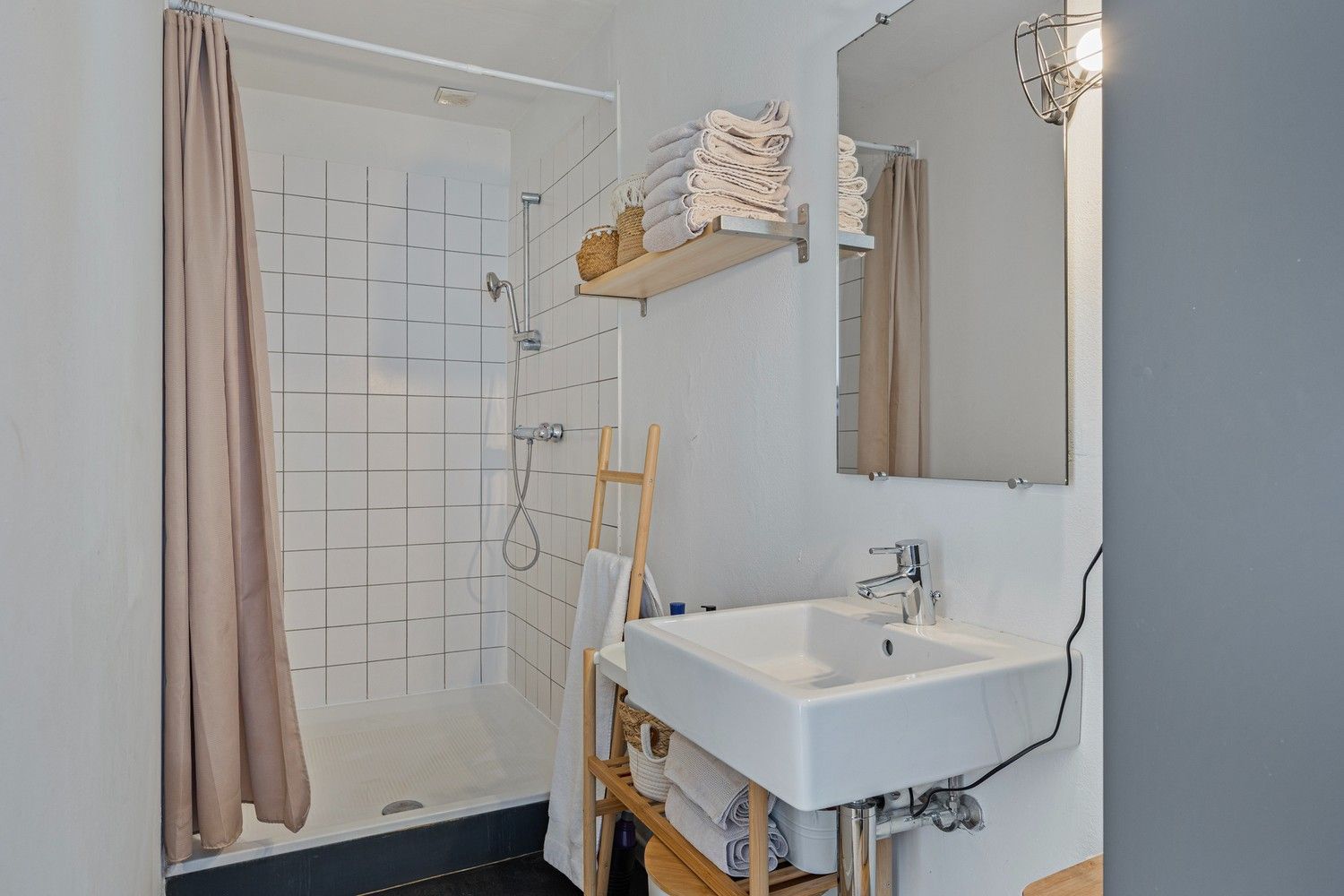 Charmante woning met industriële toets in het hart van Lanaken foto 27