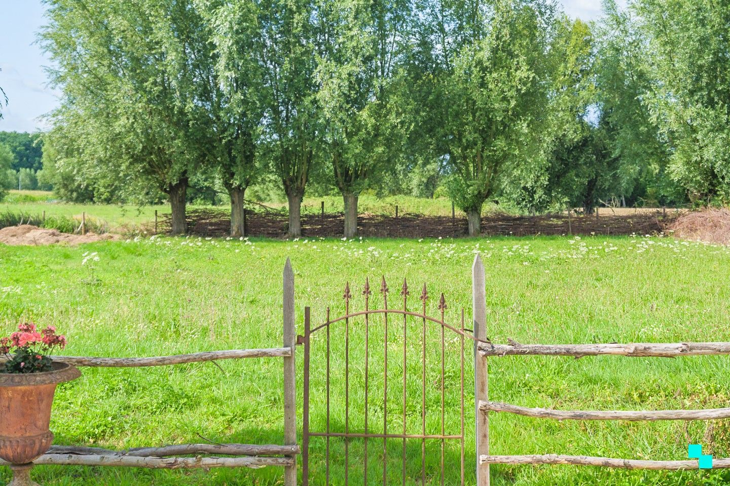 Charmante hoeve in Makkegem foto 24