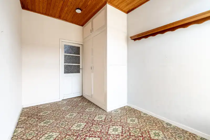 Zeer ruime, te renoveren woning met mogelijkse uitweg. foto 15