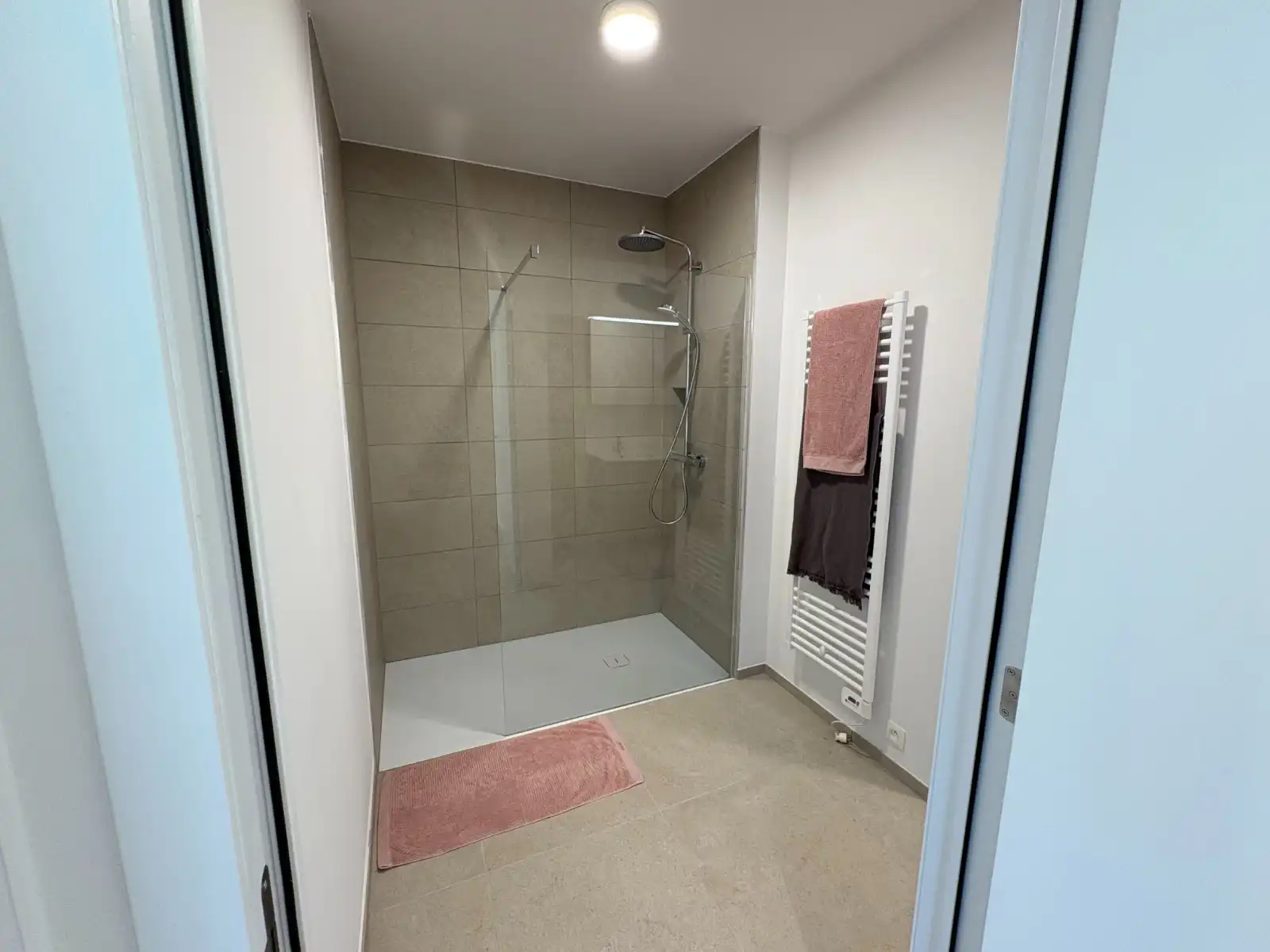 EXCLUSIEF EN LUXUEUS WONEN OP EEN BOOGSCHEUT VAN DE MARKT IN WAREGEM foto 21