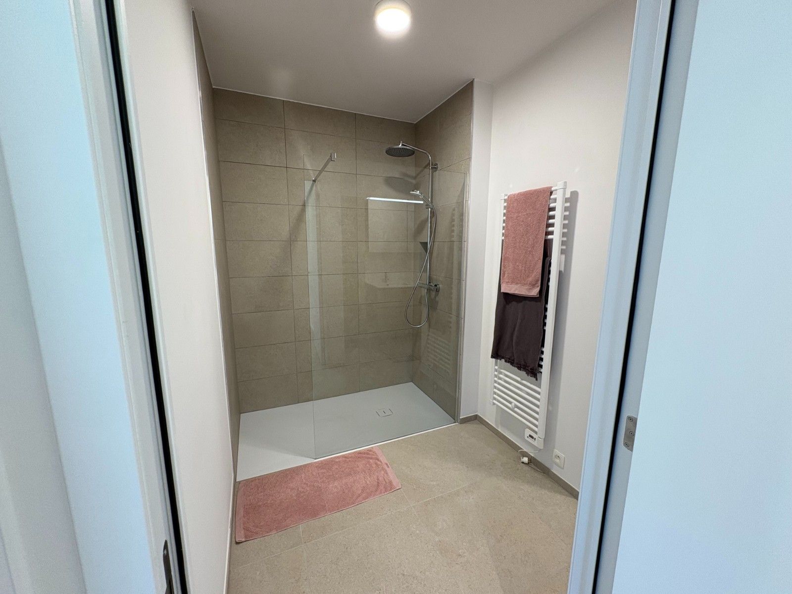 EXCLUSIEF EN LUXUEUS WONEN OP EEN BOOGSCHEUT VAN DE MARKT IN WAREGEM foto 21