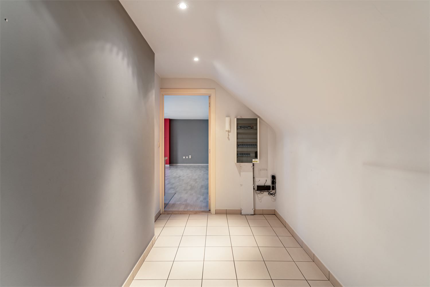 DAKAPPARTEMENT MET 1 SLAAPKAMER, FIJNE WOONKAMER EN AUTOSTAANPLAATS foto 14