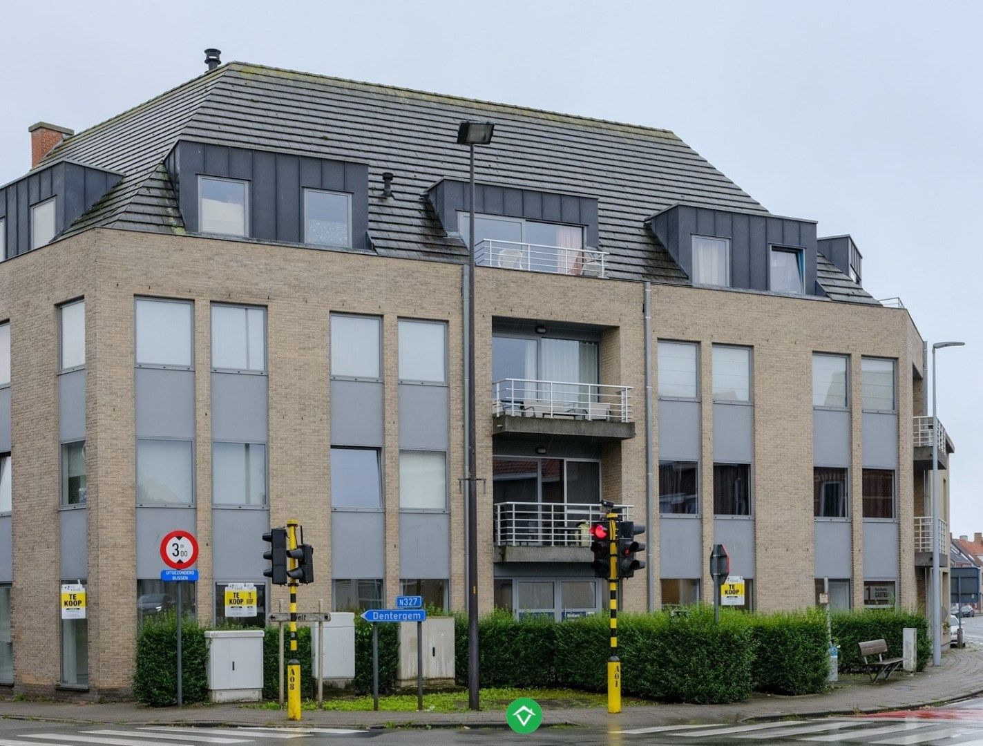 Nabij station gelegen kantoor, met goede visibiliteit op belangrijk kruispunt  foto 2