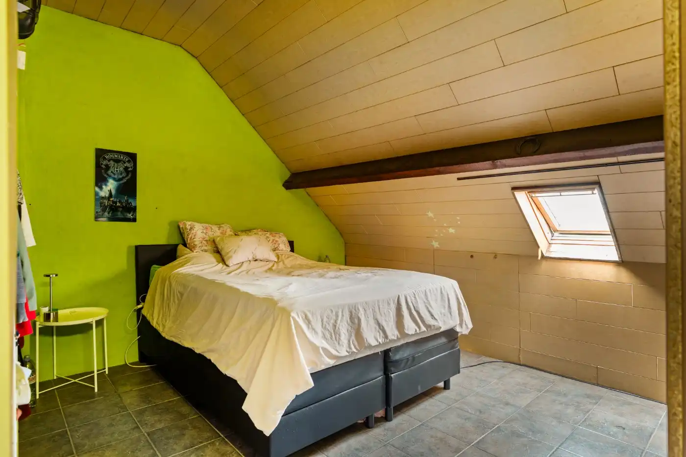 Op te frissen, grote woning met 3 à 4 slpk. en tof west-tuintje foto 17