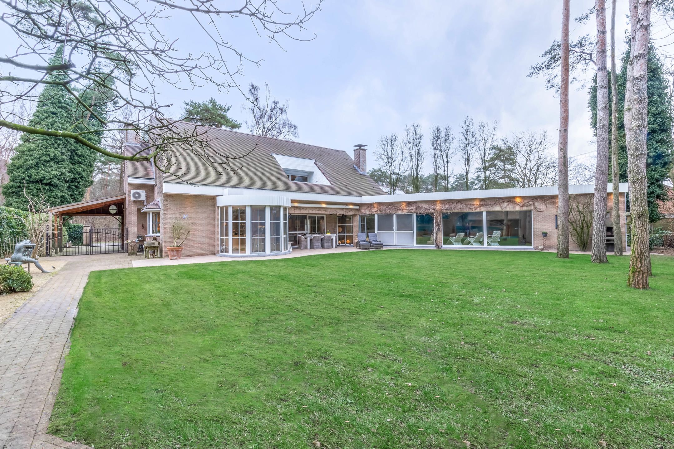 Prachtige Villa in groene omgeving foto 4