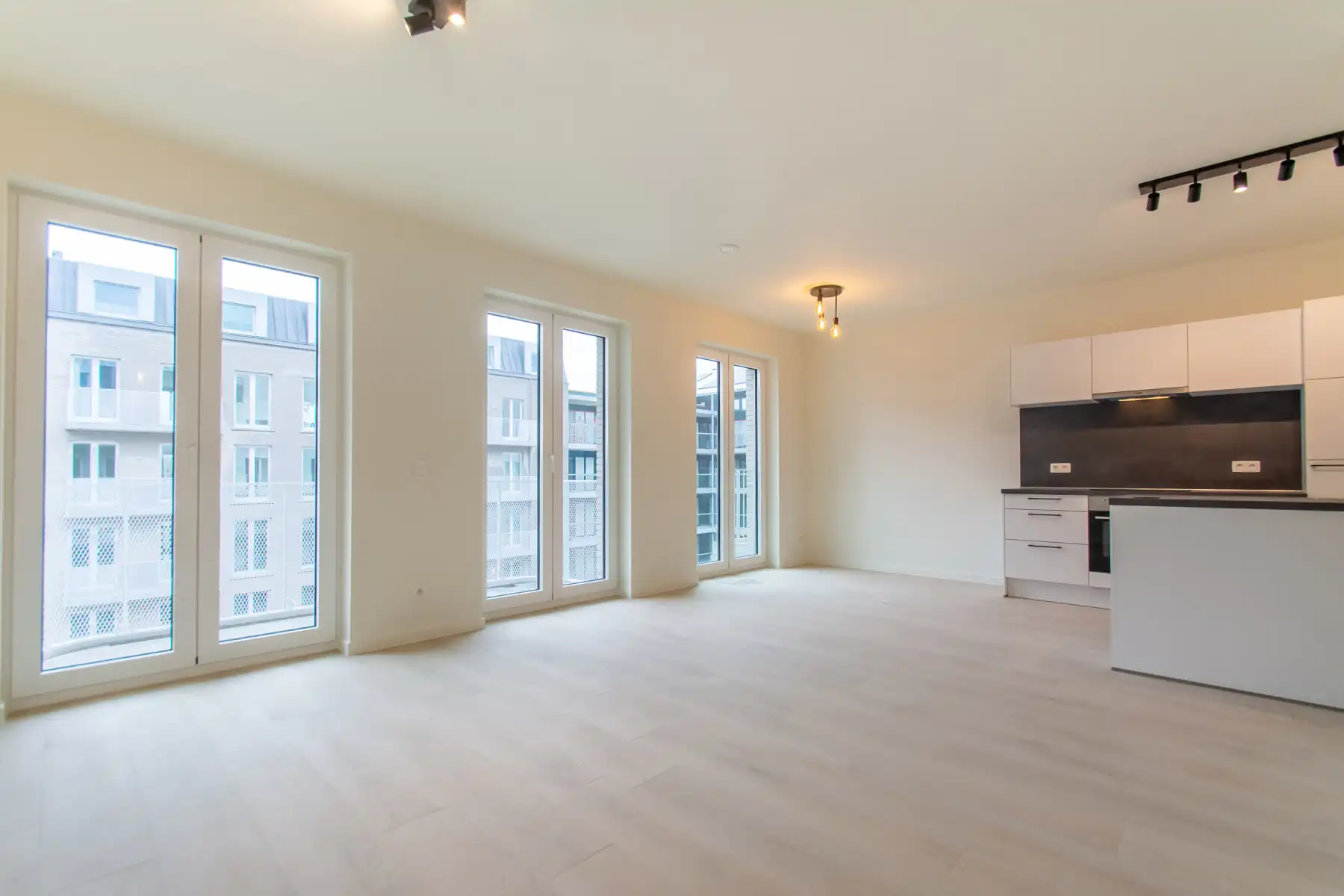 Lichtrijk nieuwbouwappartement met 2 slaapkamers en terras foto 2