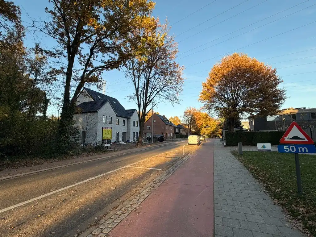 Genk, Reinpadstraat 183 (Lot 2: 7a 31ca) en 185 (Lot 3: 7a 23ca): uitstekend gelegen bouwgronden voor halfopen bebouwing. foto 2