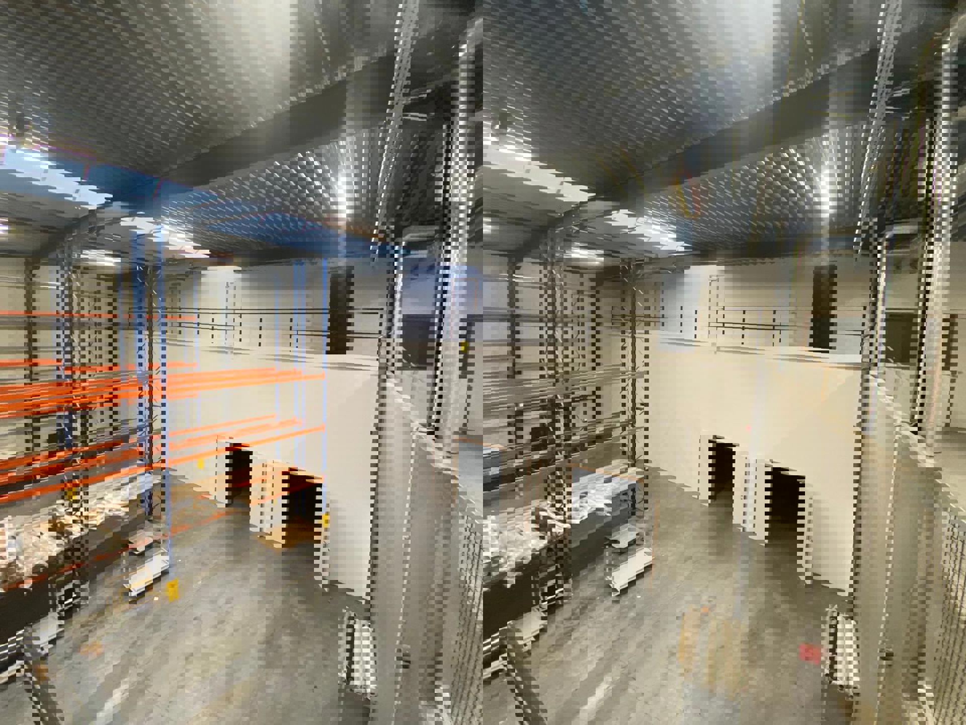 Zo goed als nieuw bedrijfsgebouw te huur in Sint-Niklaas foto 17
