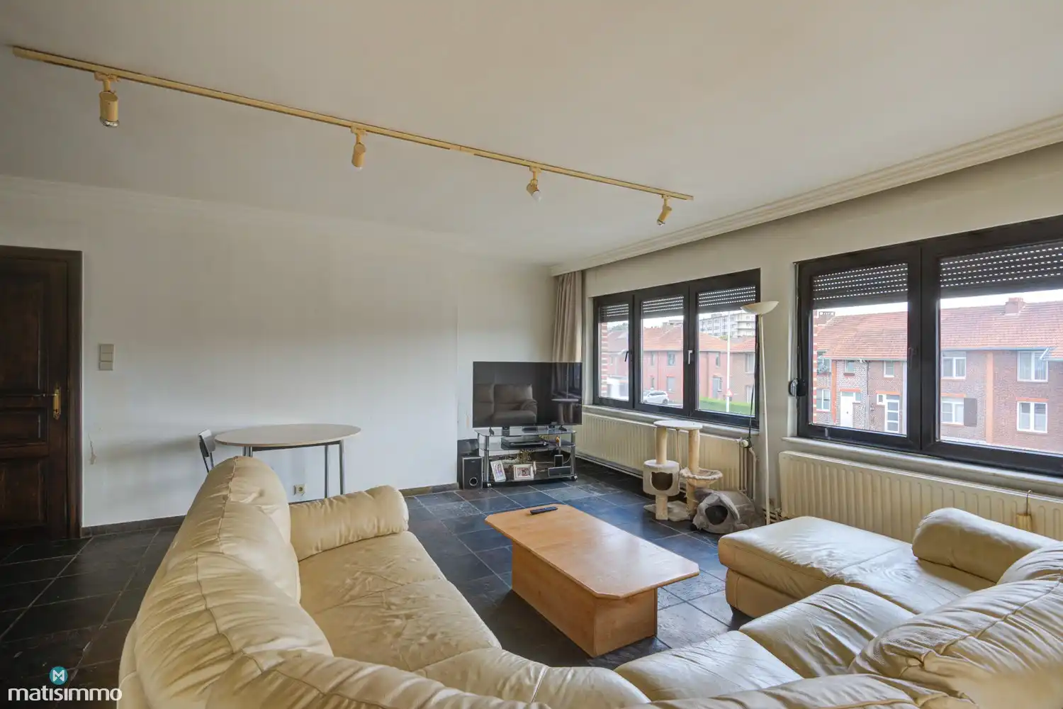 HANDELSGELIJKVLOERS MET DUPLEXAPPARTEMENT VOORZIEN VAN PARKEERGELEGENHEID NABIJ CENTRUM TONGEREN foto 16