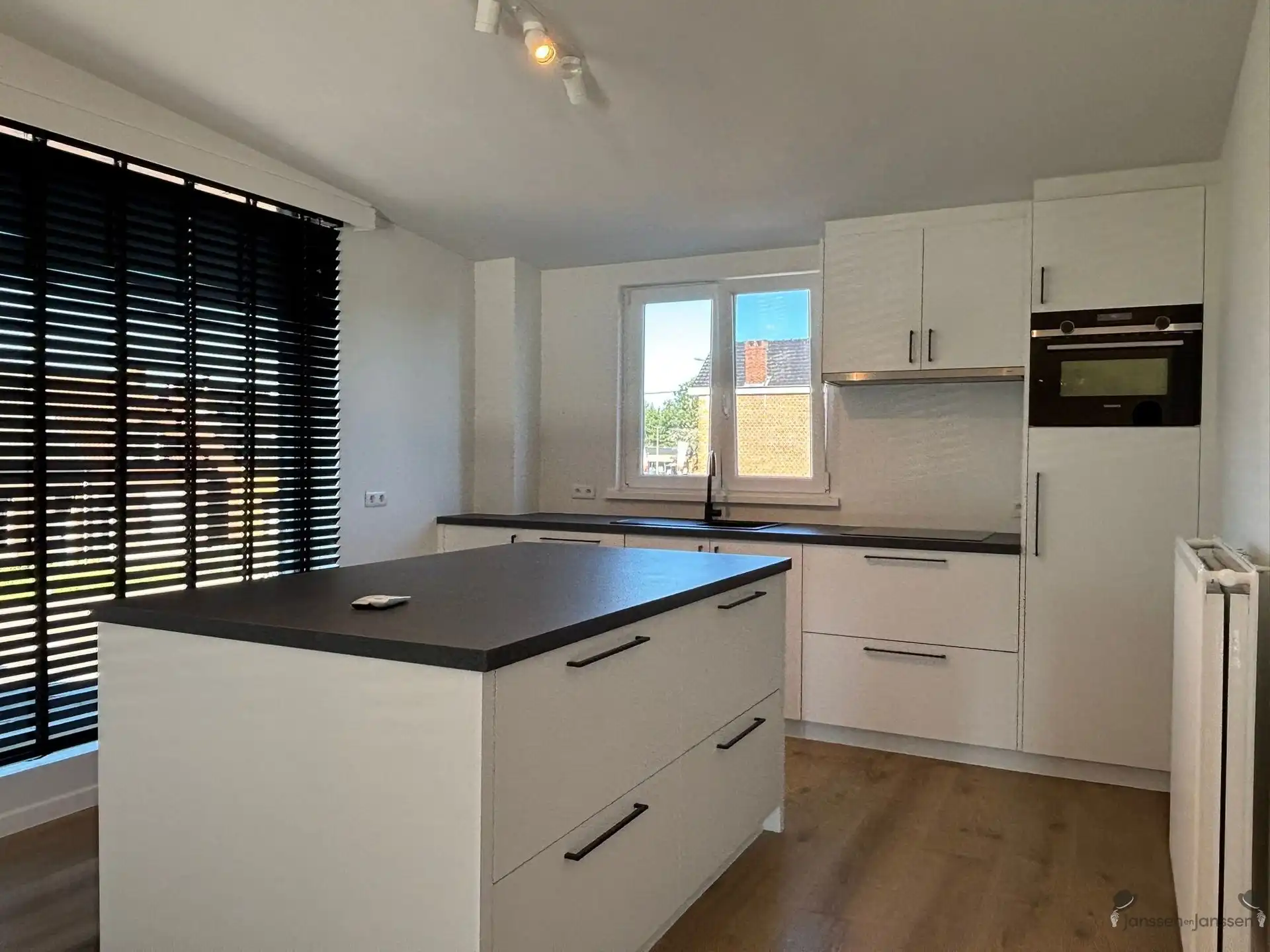 Ruim en volledig vernieuwd appartement met grote leefruimte in Sint-Lenaarts foto 5