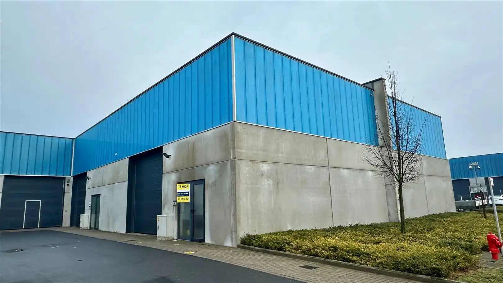 Recente KMO unit te koop in Evergem foto {{pictureIndex}}