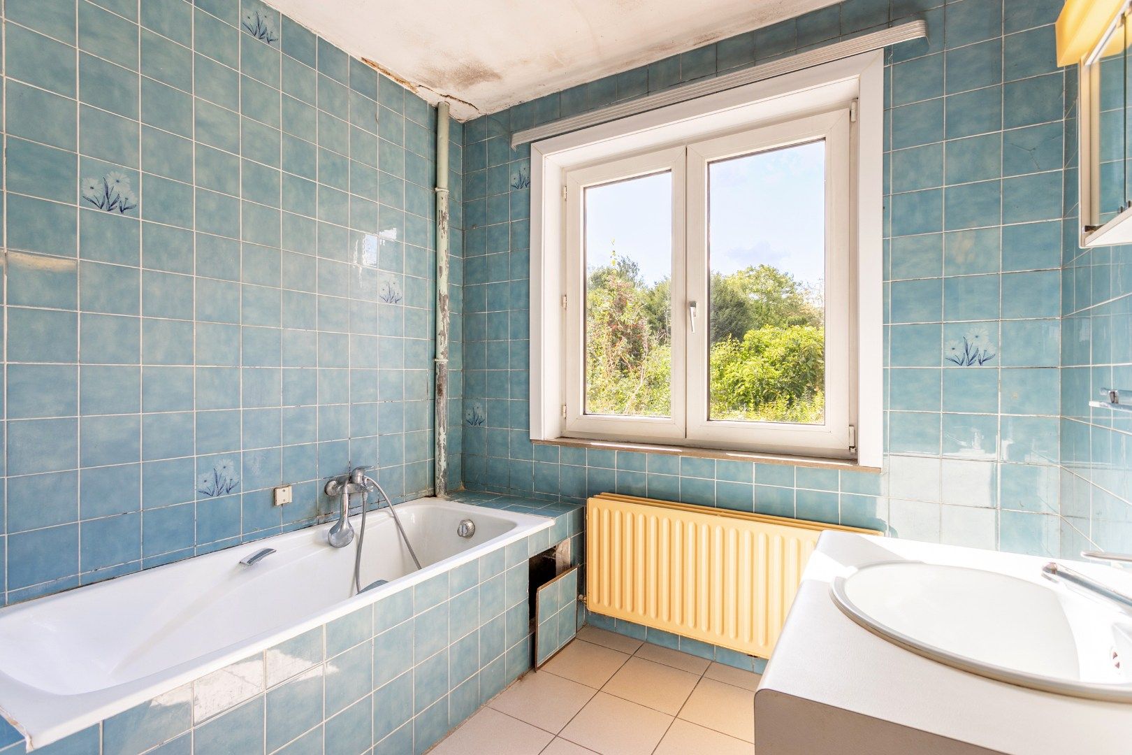 Te renoveren woning met 2 slaapkamers (4 mogelijk), bureau en aangename tuin foto 13