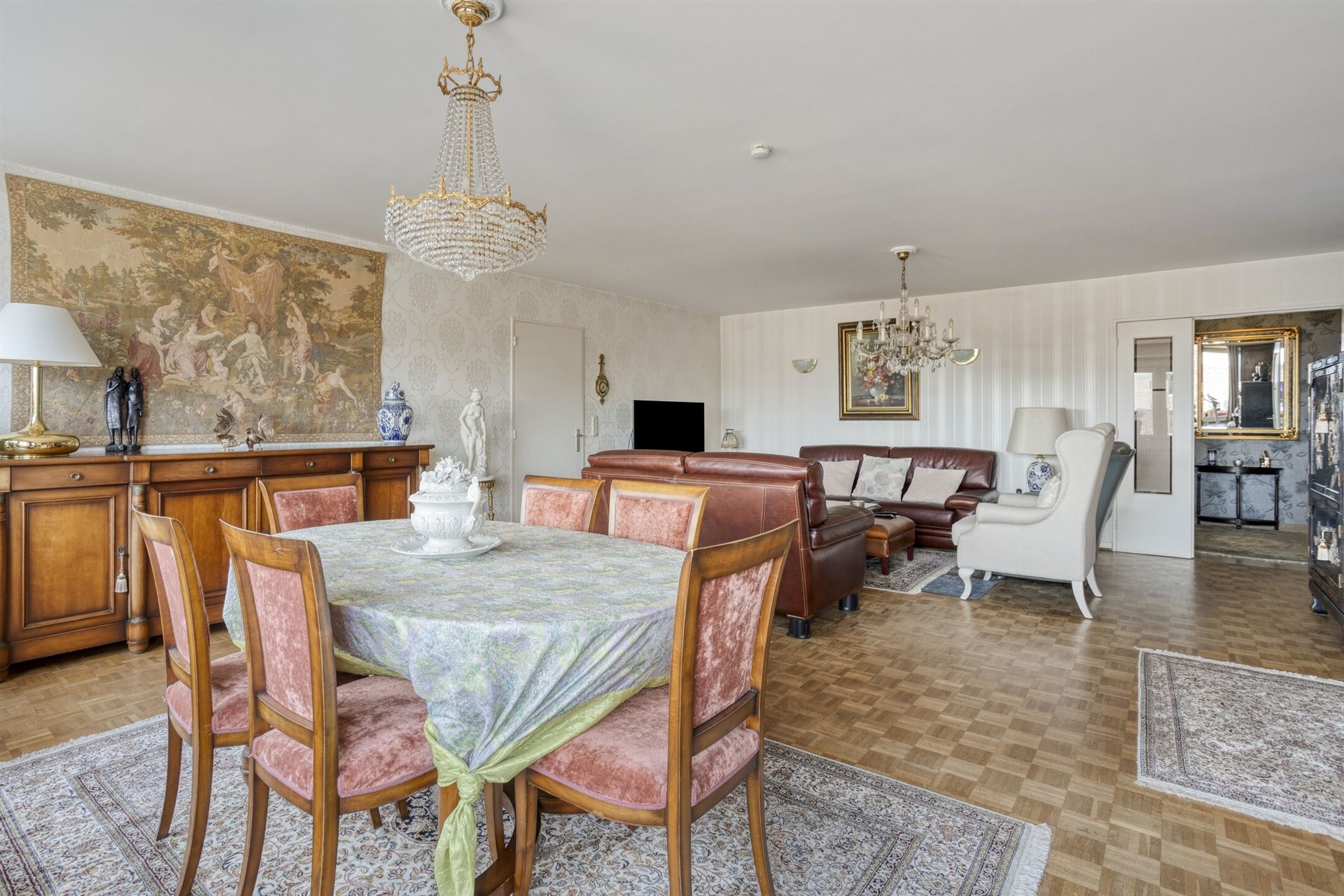 Zeer ruim, zonovergoten appartement met 3 slaapkamers! foto 10