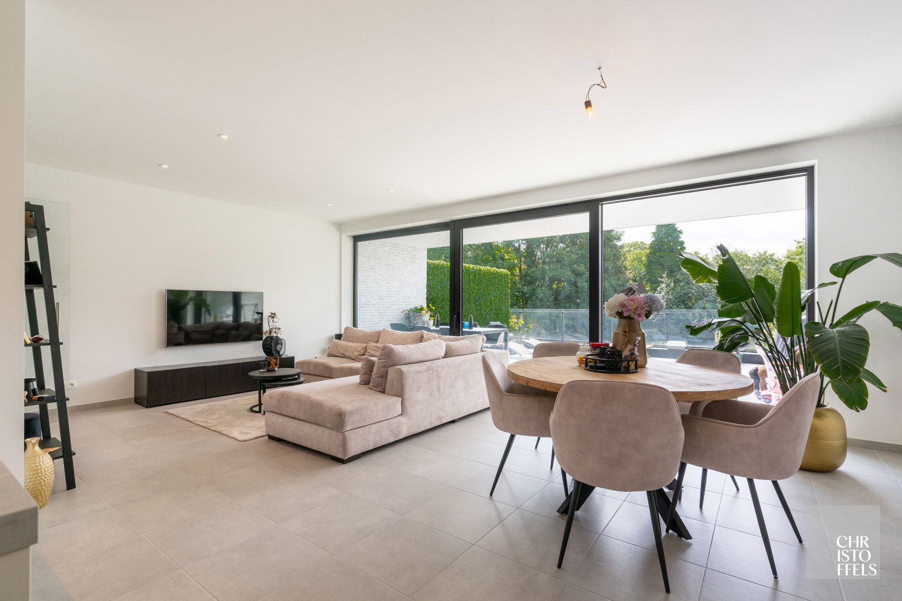 TE HUUR - Energiezuinig nieuwbouwappartement met zuidelijk terras nabij Lanaken centrum! foto 2