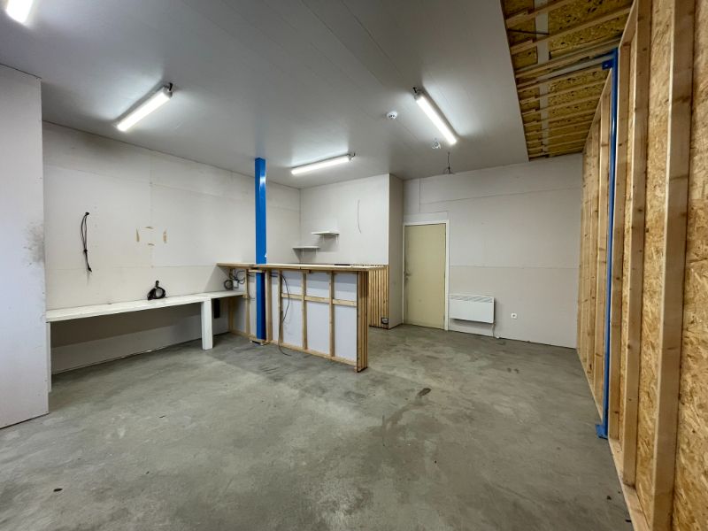 Zeer goed gelegen KMO-unit van 310 m² met mezzanine en 3 parkeerplaatsen foto 7