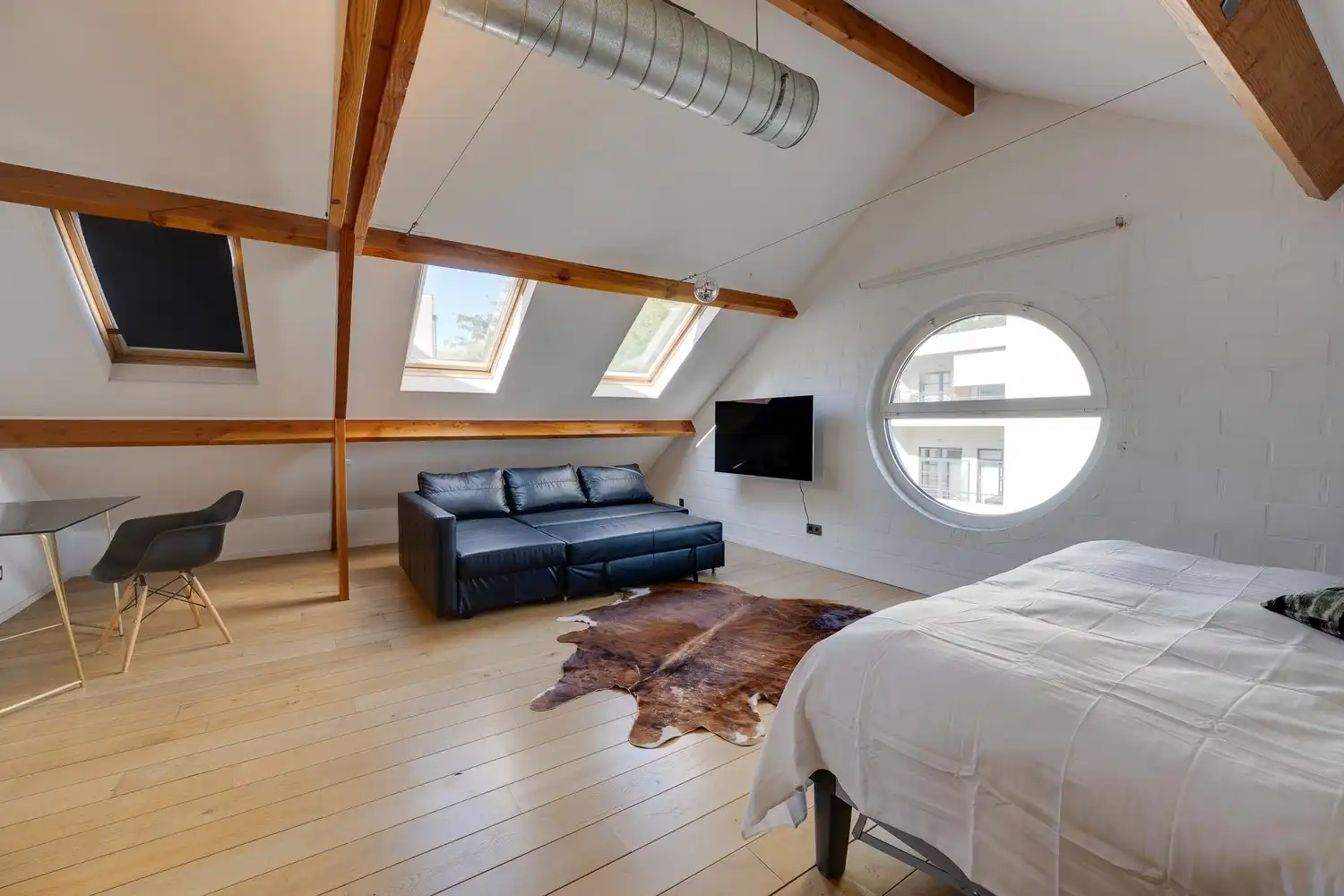 Ruime loft met 5 slaapkamers! foto 16
