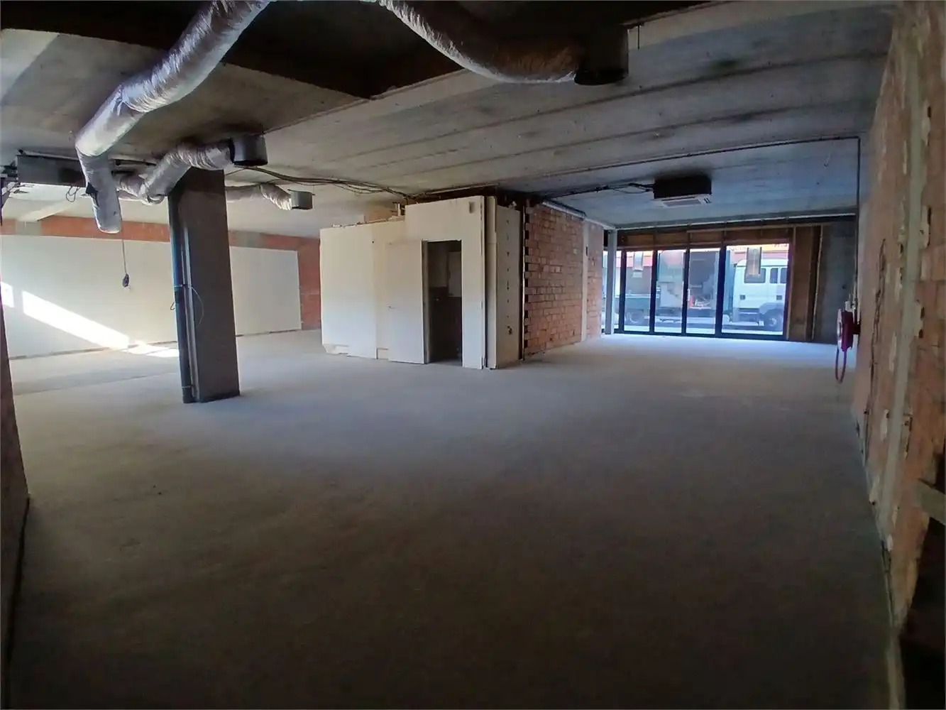 MODERN GELIJKVLOERS (KANTOOR OF WINKEL) CENTRUM foto 3