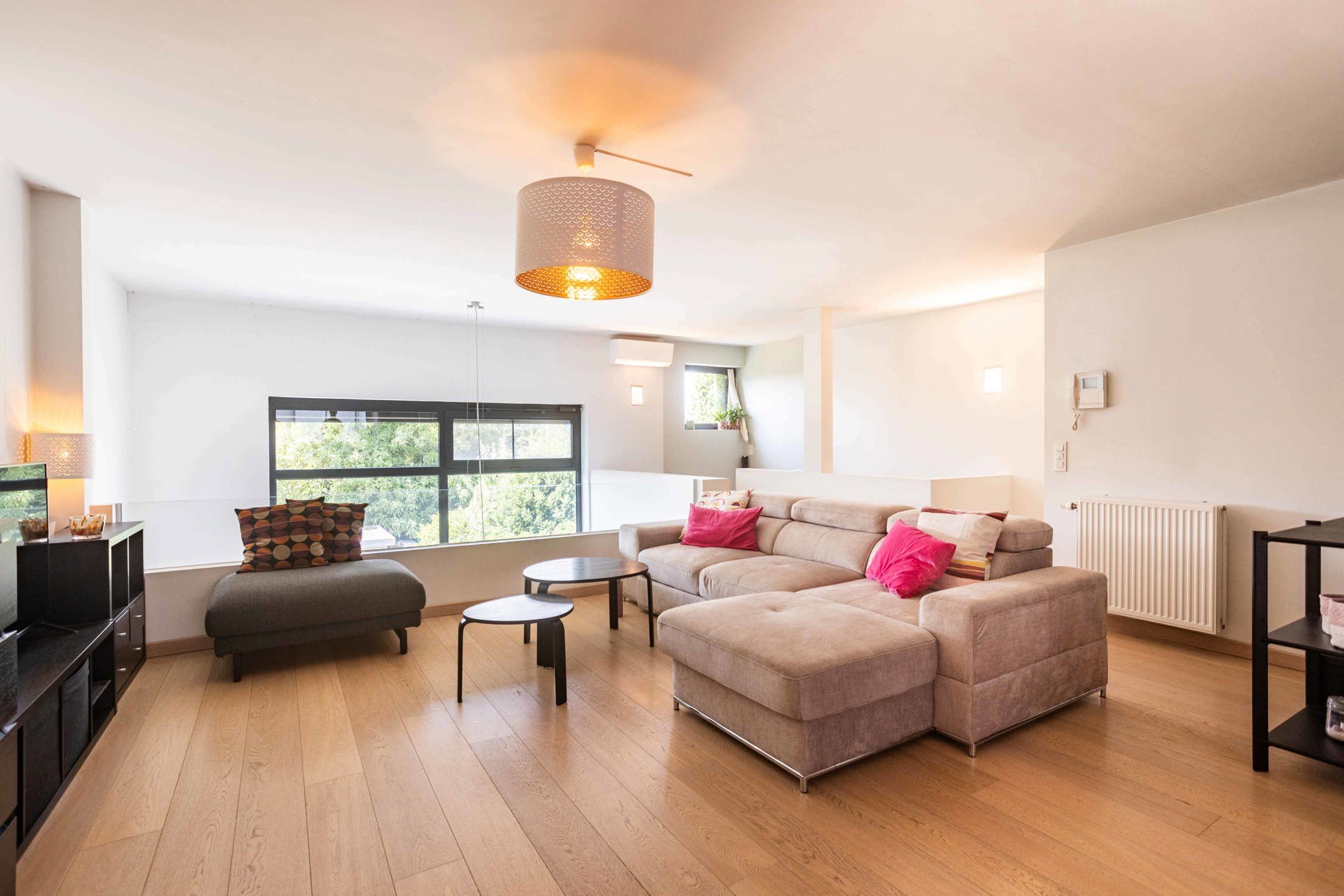 Goed gelegen, ruime & instapklare eigendom met tuin & garage foto 18