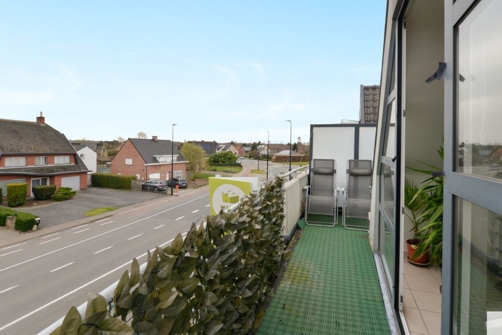 Centraal gelegen 2 slpk appartement met 2 terrassen en bovengrondse staanplaats foto 6
