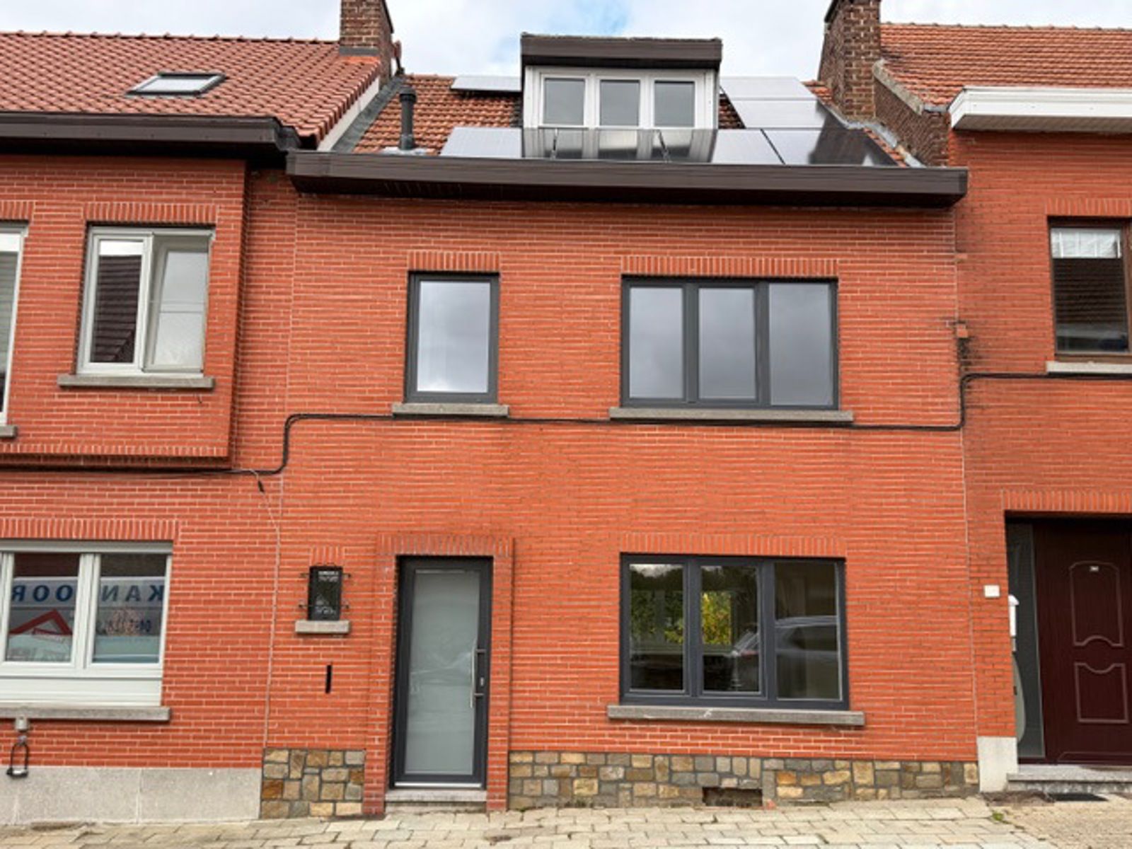 Volledig gerenoveerde woning 4 slpks garage te Tienen foto 2