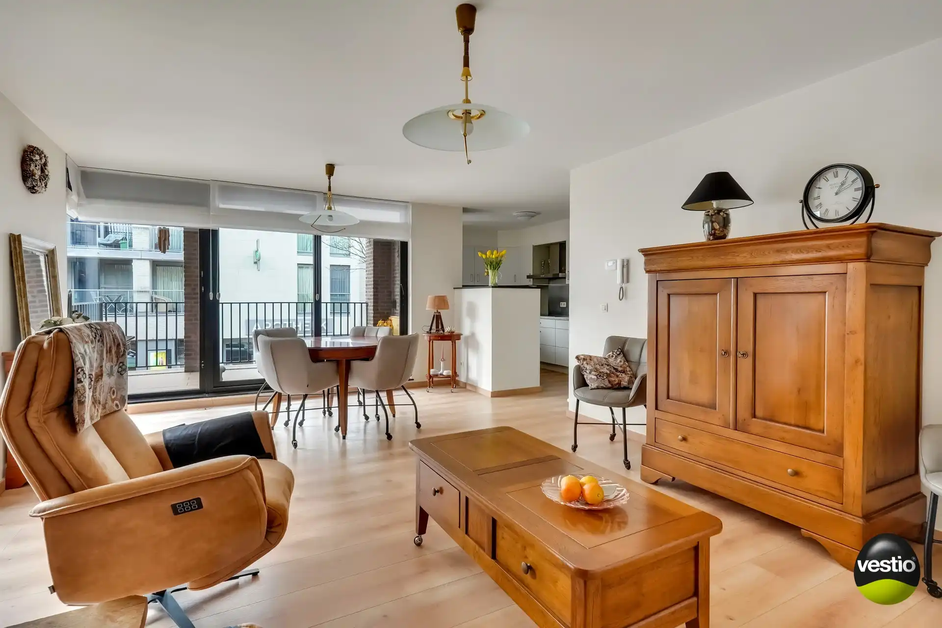 RUIM, MODERN APPARTEMENT 110 M² MET 3 SLAAPKAMERS foto 2