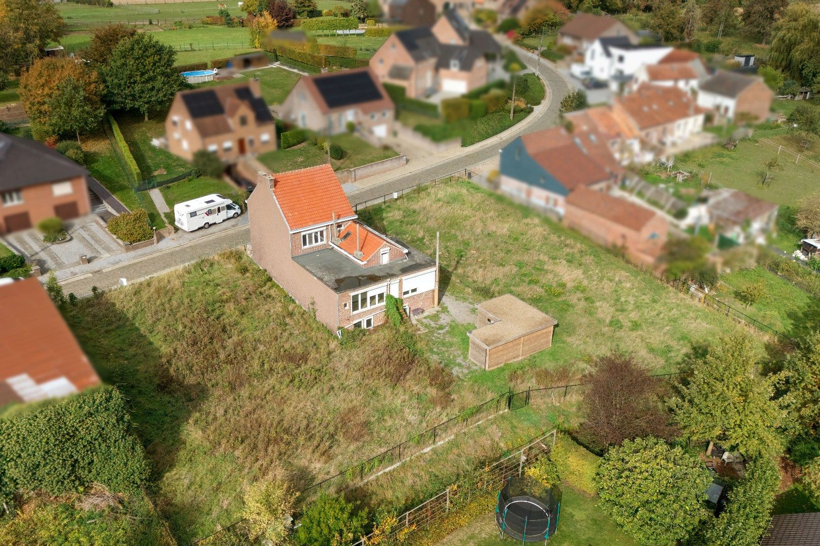 In bouwzone gelegen terrein: interessant voor investeerders! foto 2