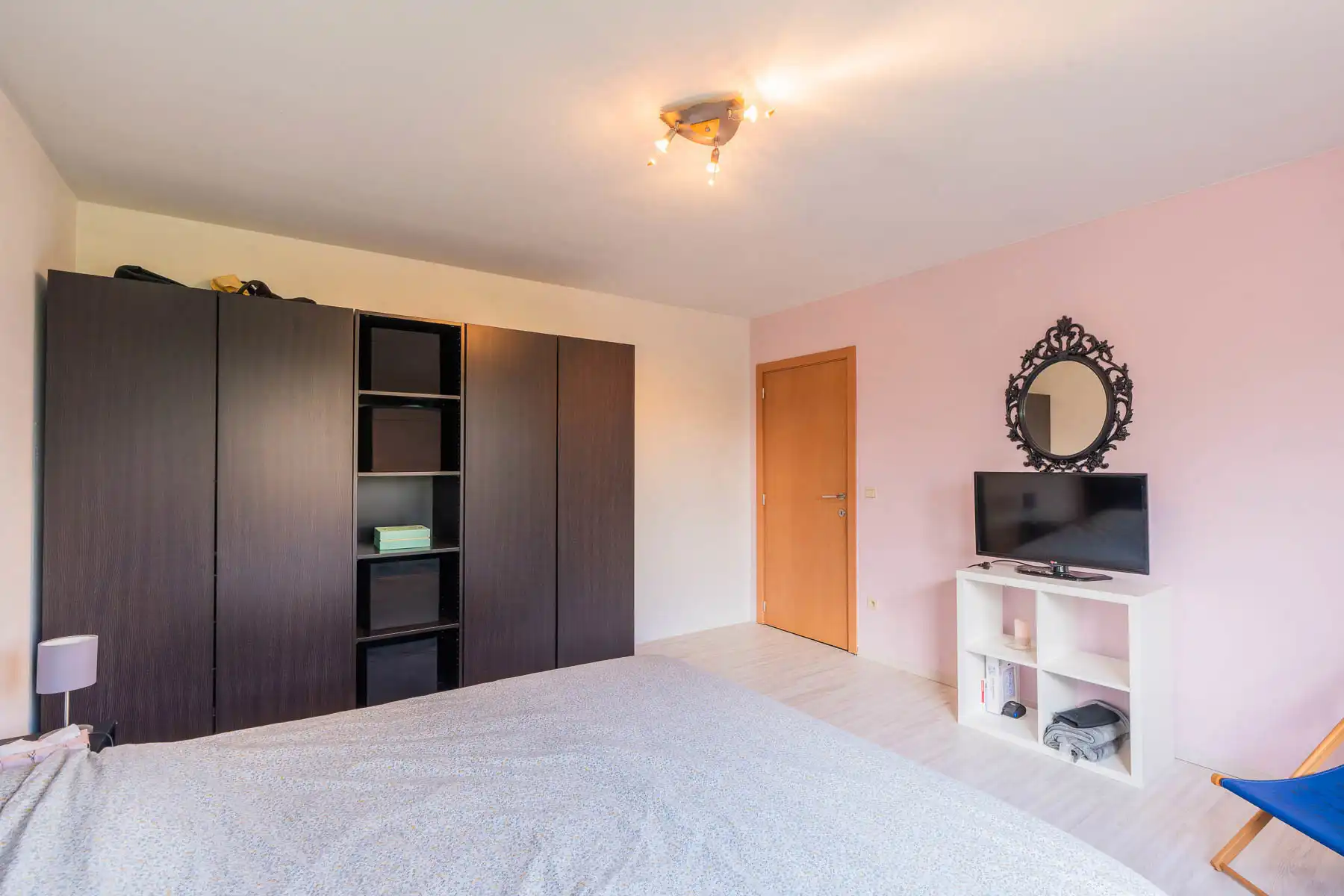 Ruime en moderne open bebouwing met prachtige tuin foto 23