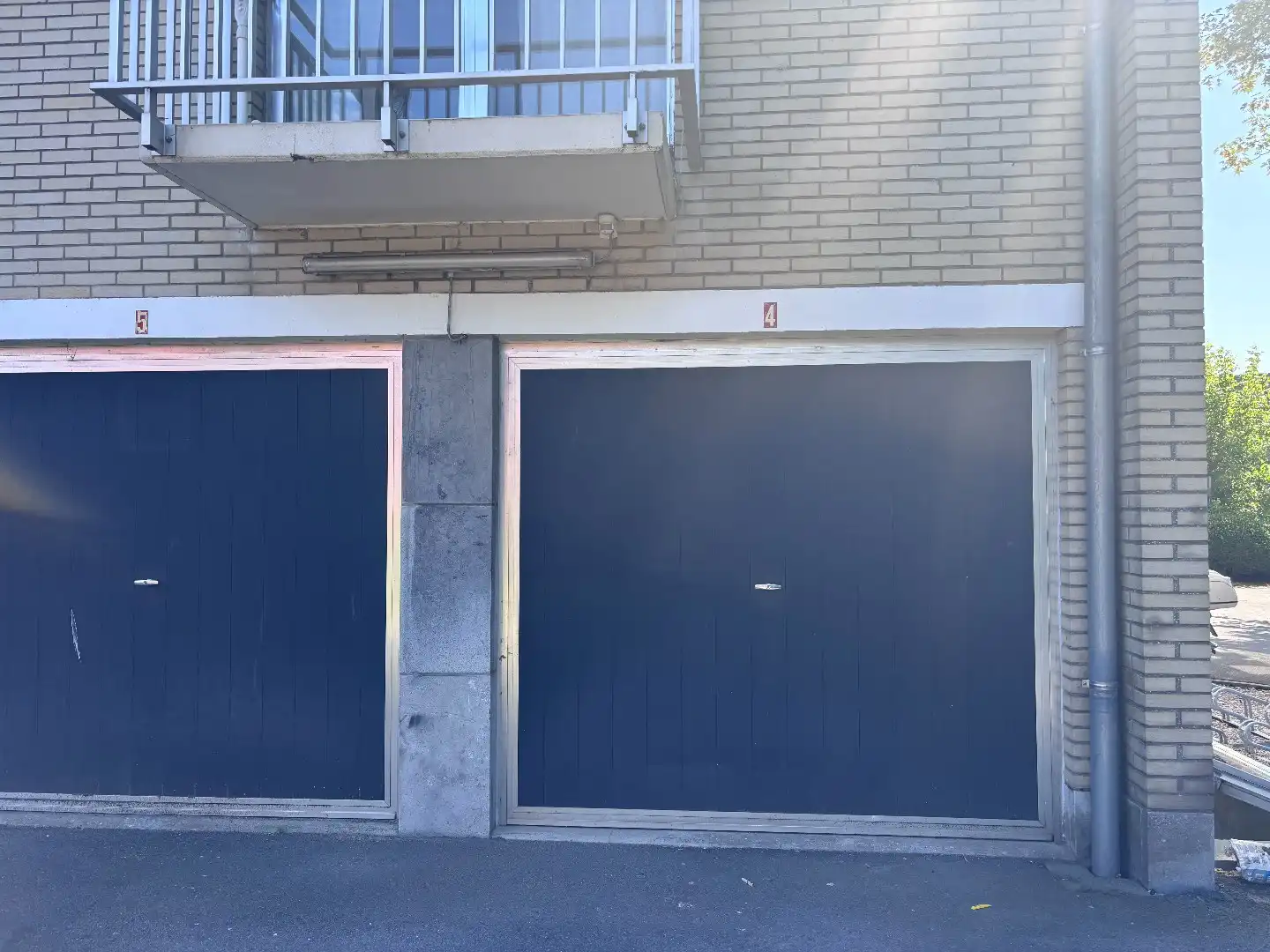 Gesloten garagebox te Sint-Michiels foto 2