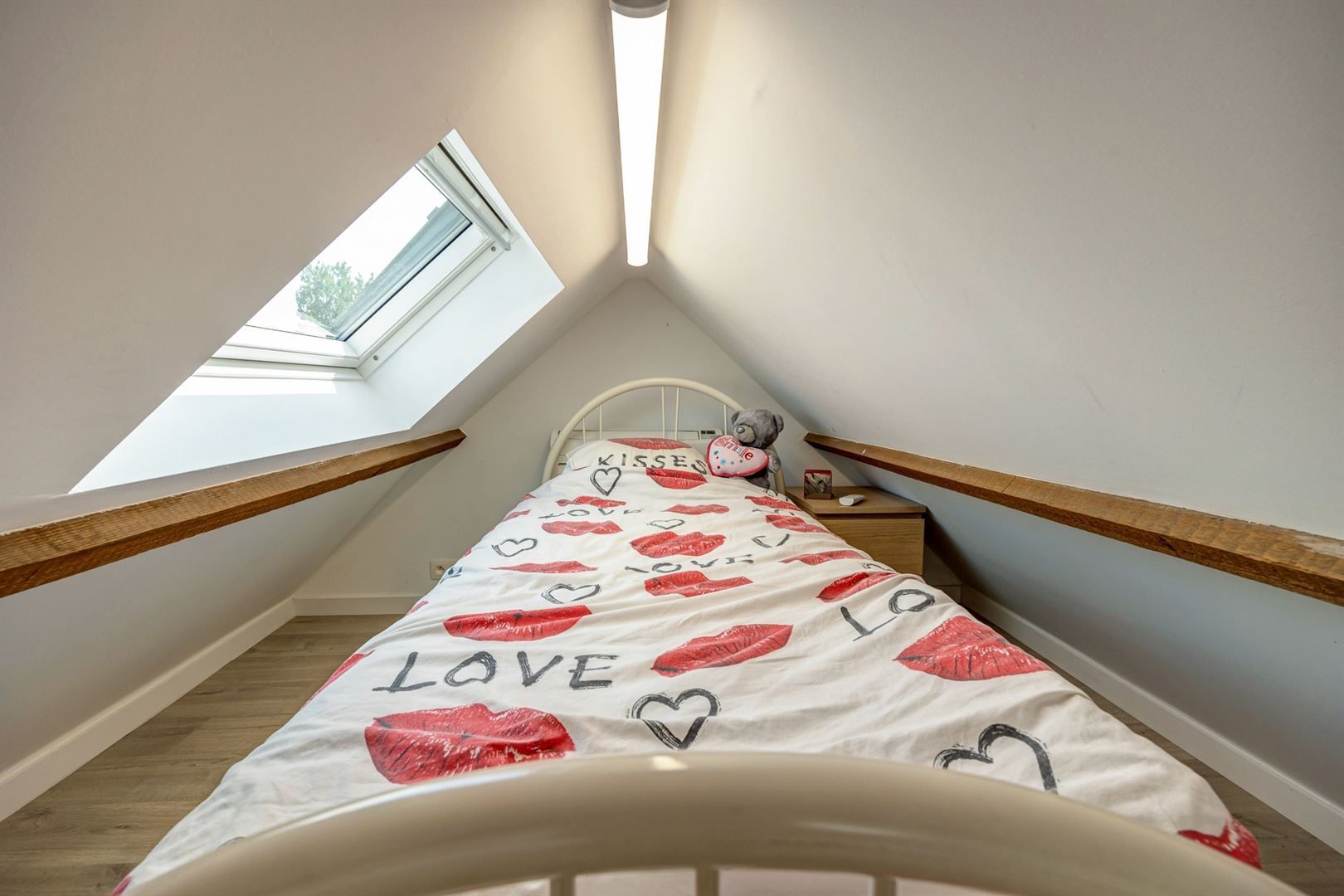 Gerenoveerd studio-appartement met zolder foto 11