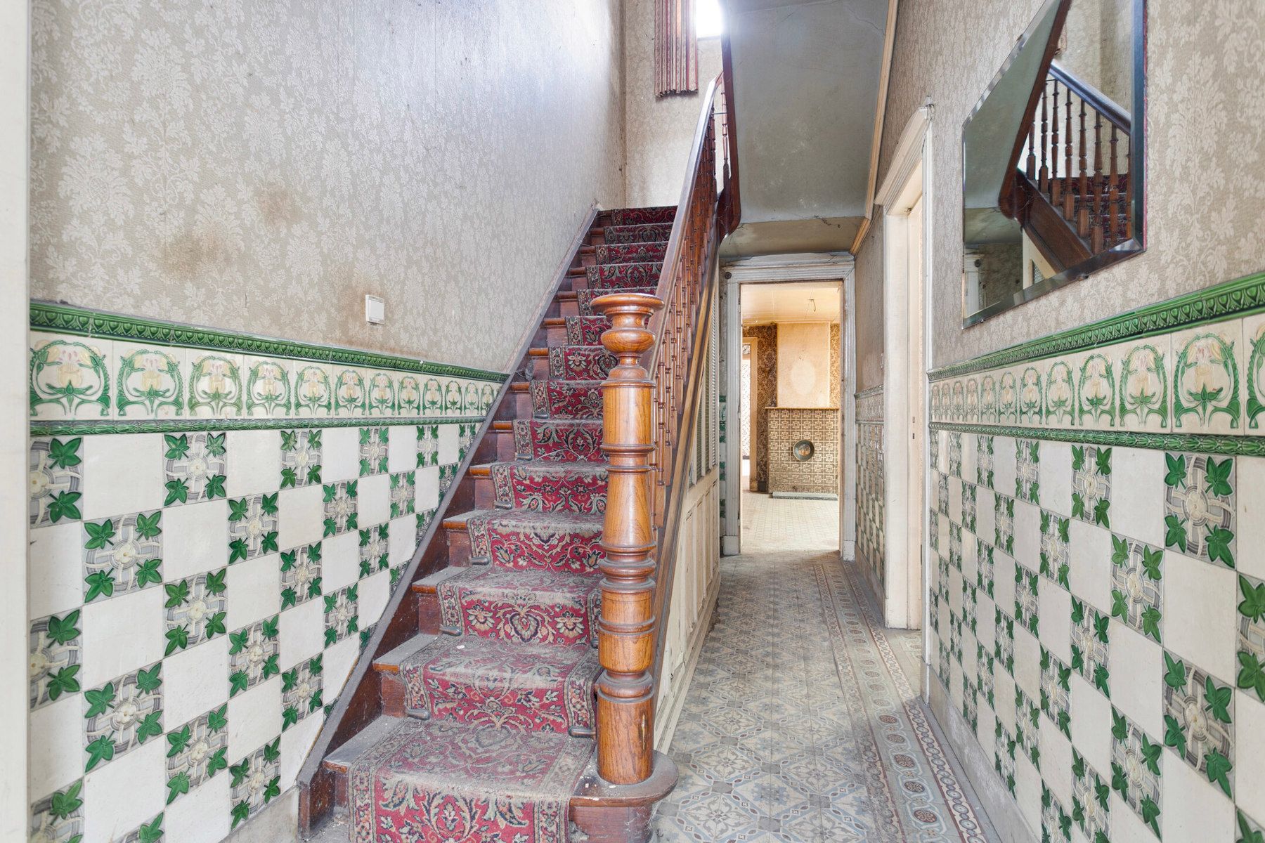 Te renoveren woning met zeer grote garage ! foto 6