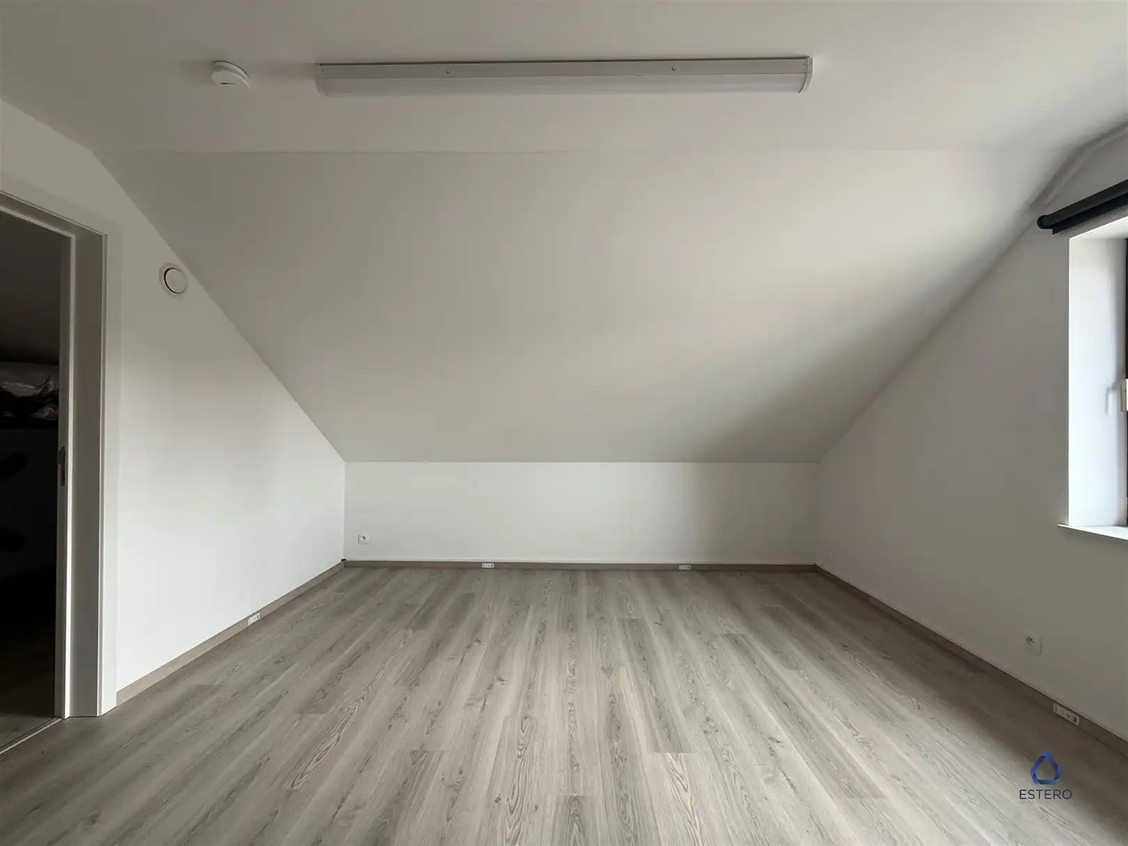 Nieuwbouwwoning met 4 slpk en carport foto 23