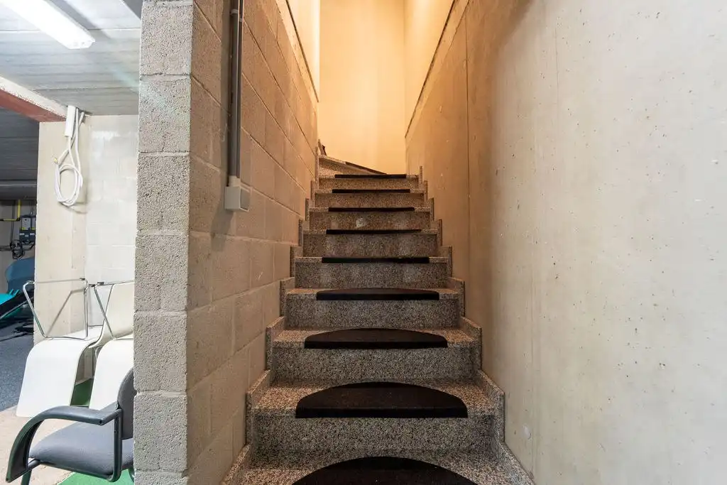 RUIM HANDELSHUIS MET WOONST TE SPALBEEK (HASSELT) foto 30