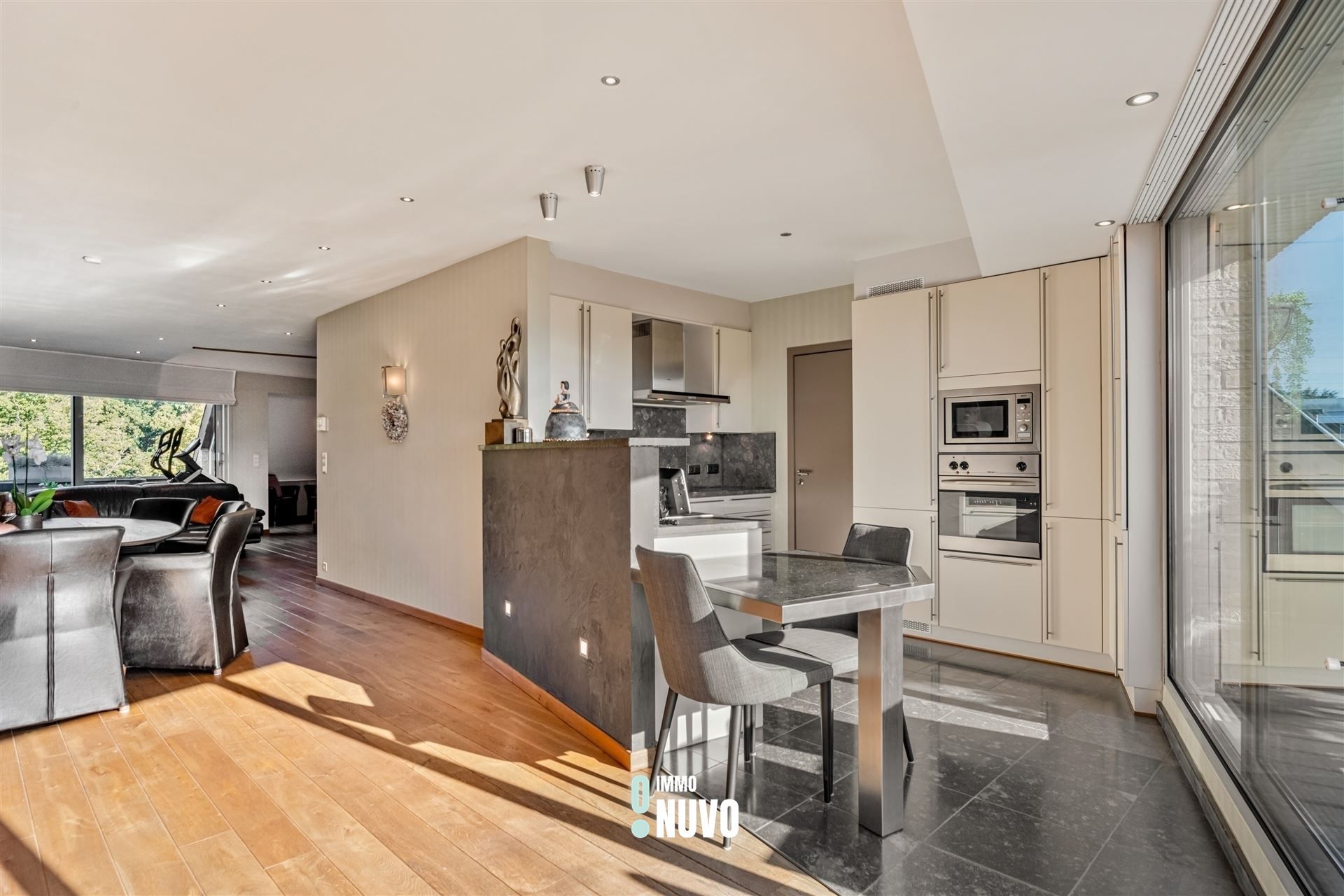 Penthouse met veel lichtinval en indrukwekkend uitzicht foto 4