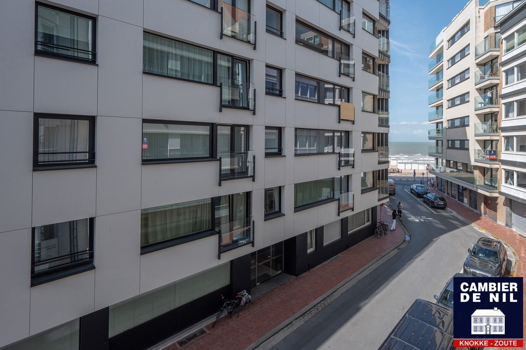 Tijdloos, recent volledig gerenoveerd appartement met zijdelings zeezicht gelegen nabij het Albertplein en Driehoeksplein.  foto 21