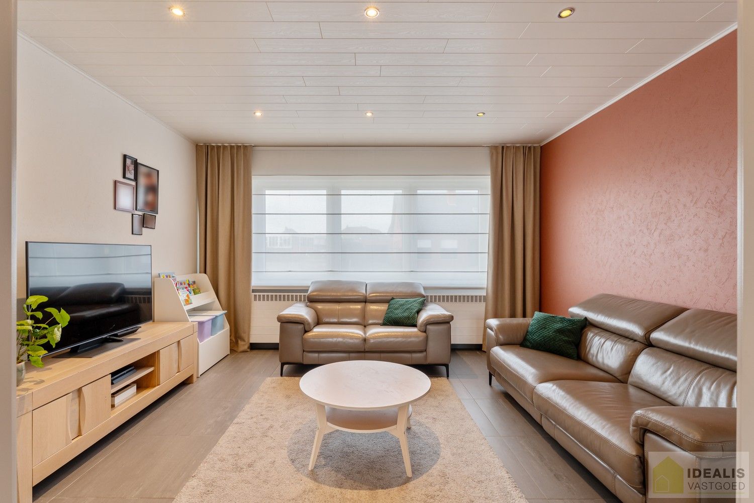 IDEALIS VASTGOED – Instapklare eengezinswoning met een lichtrijke leefruimte, 3 ruime slaapkamers (mogelijks 4), 2 badkamers op een fijn zuid-oost georiënteerd perceel! Deze woning bevindt zich op een perceel van 5a 19ca in een rustige en gezinsvriendelijke woonstraat! foto 6