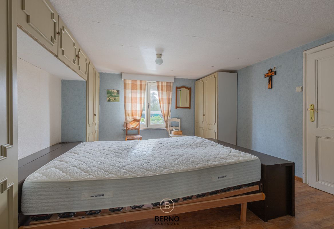 Renovatiewoning met garage en mooie tuin foto 10