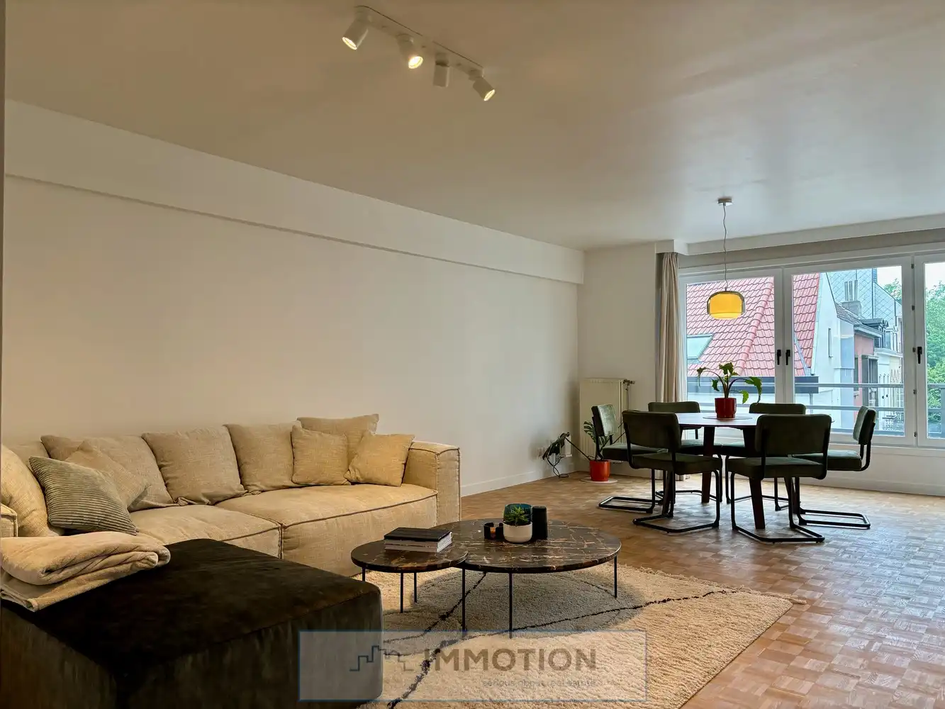 Comfortabel appartement met 2 slaapkamers en staanplaats in centrum Kortrijk foto 3