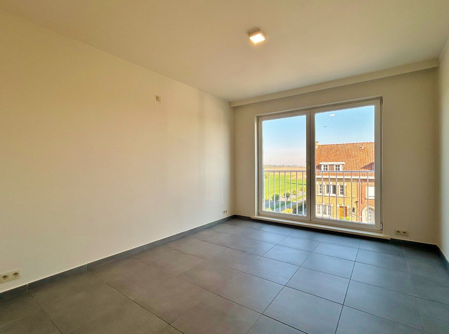 Ruim appartement met veel lichtinval, 3 slaapkamers en garage foto 6